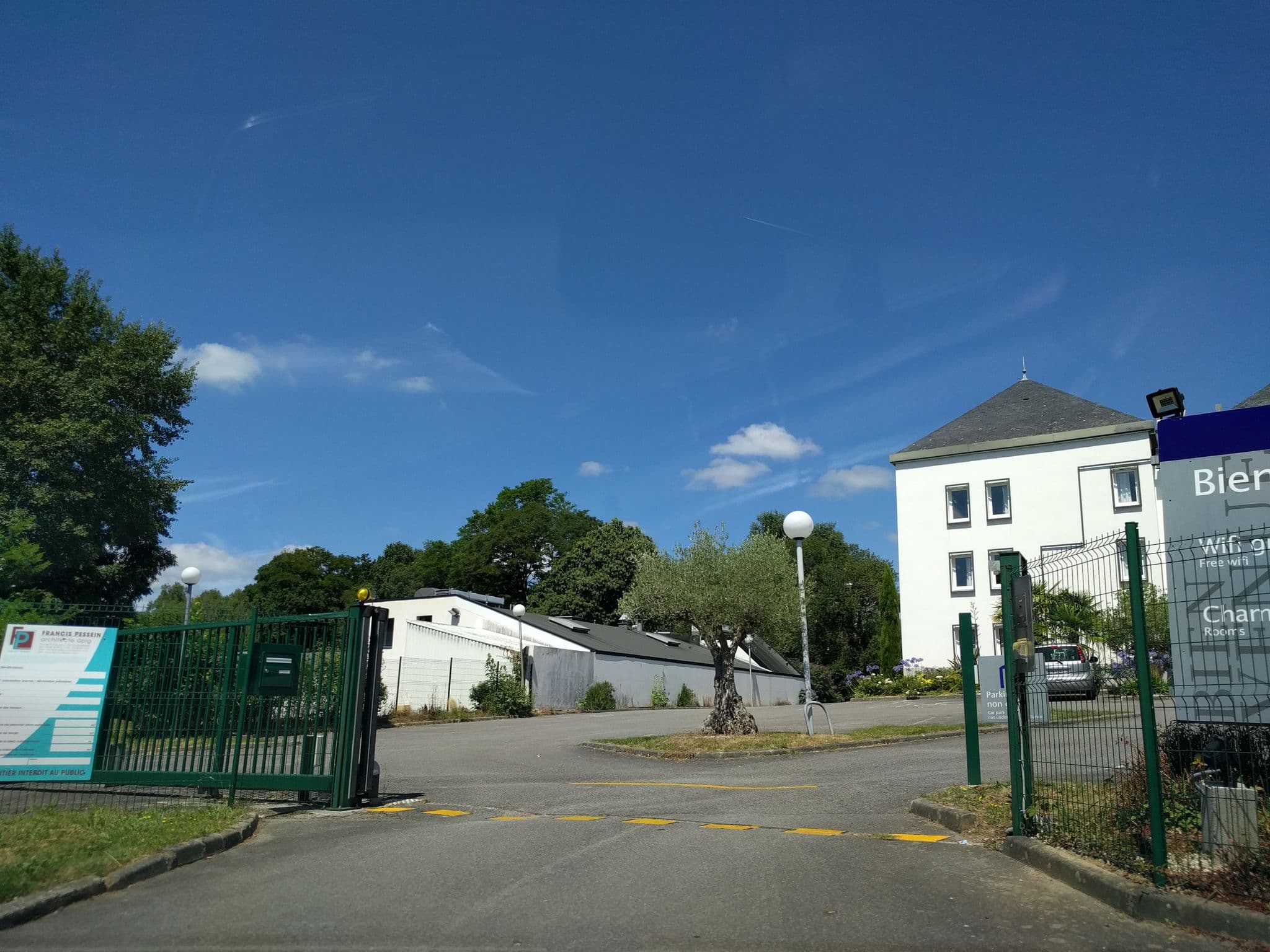 Street view near Nuit d'Hôtel, Quimper — © mappy_sa (CC BY-SA · Mapillary)