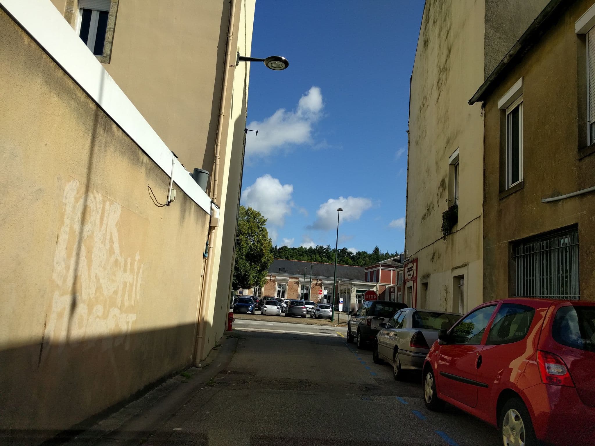 Street view near Hôtel Pascal, Quimper — © mappy_sa (CC BY-SA · Mapillary)