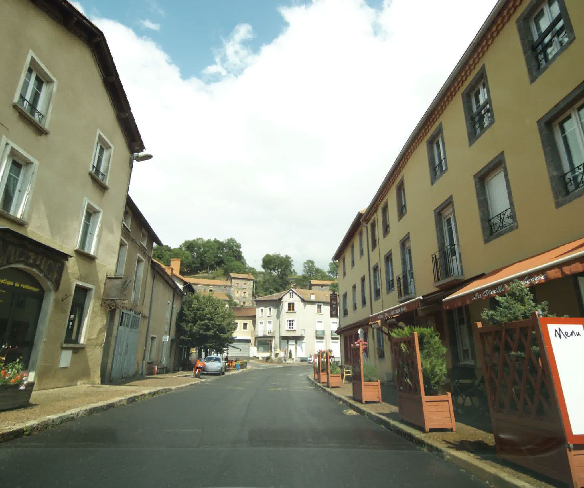 Street view near Gîte d'étape Un escargot dans sa coquille, Bains — © sogefi (CC BY-SA · Mapillary)