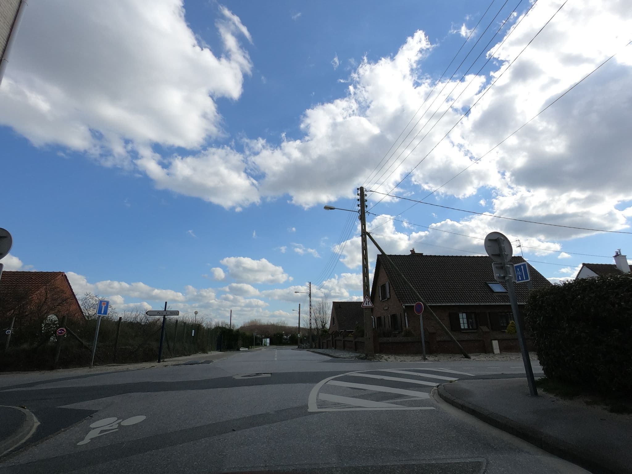 Street view near Villa les Hirondelles, Bray-Dunes — © filipc (CC BY-SA · Mapillary)