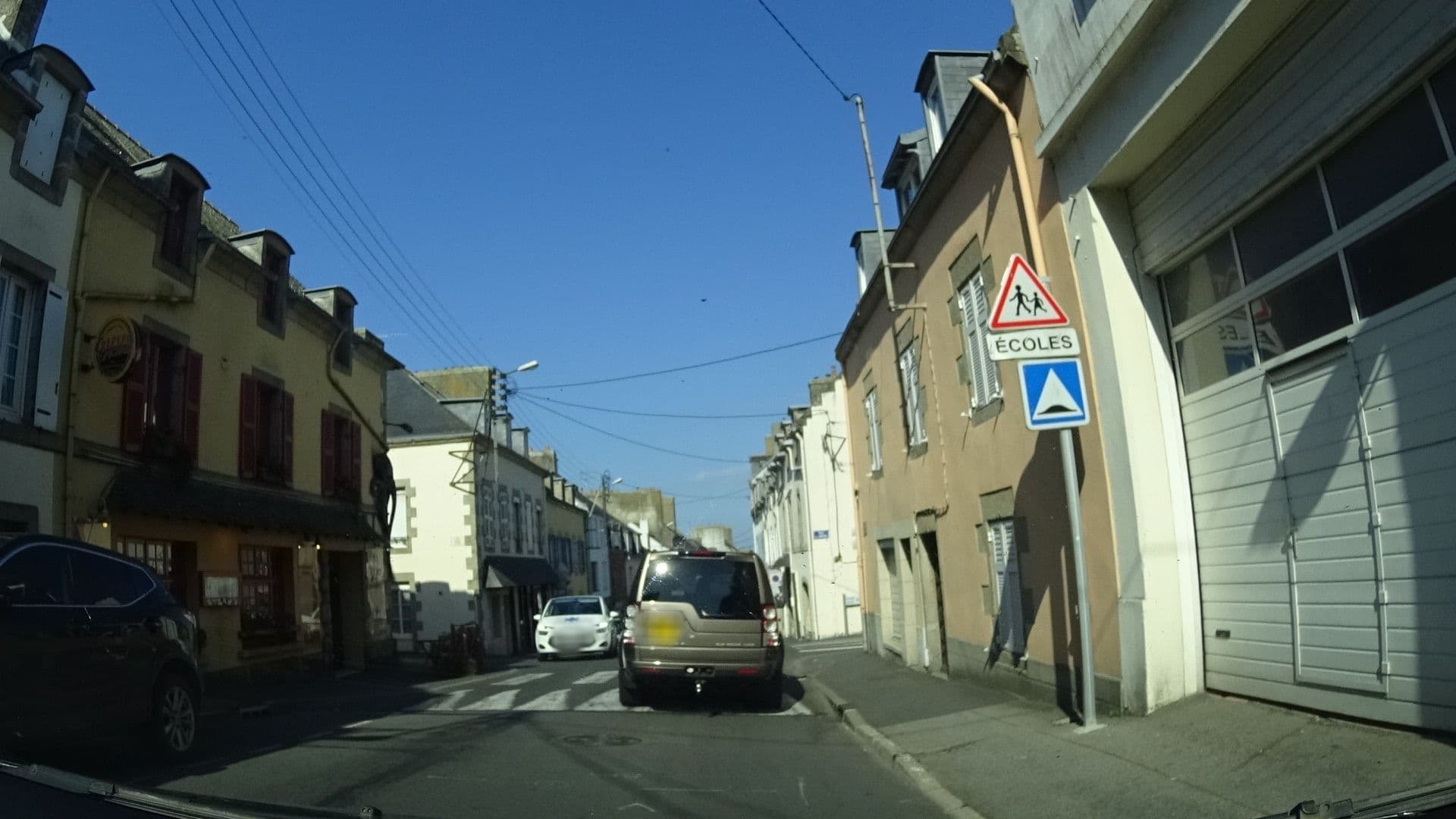 Street view near Hôtel des Ventes, Douarnenez — © ljbouere (CC BY-SA · Mapillary)