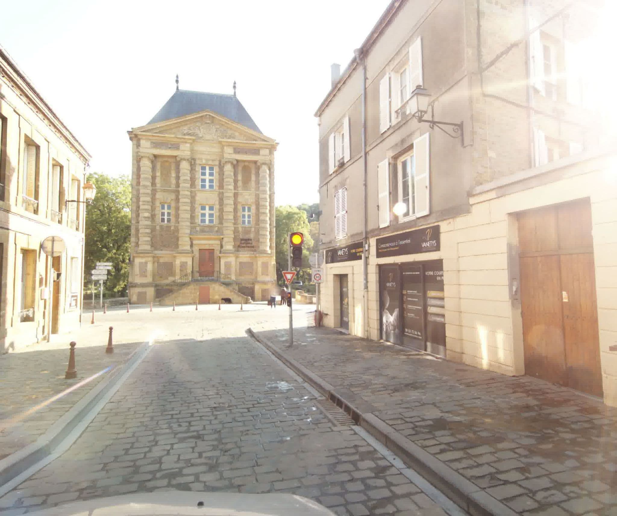 Street view near Charles suite, Charleville-Mézières — © sogefi (CC BY-SA · Mapillary)