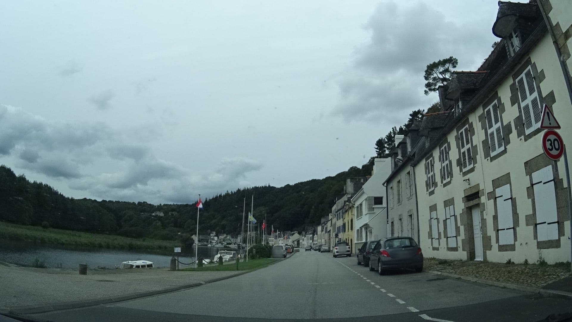 Street view near Old Salt House, Châteaulin — © ljbouere (CC BY-SA · Mapillary)