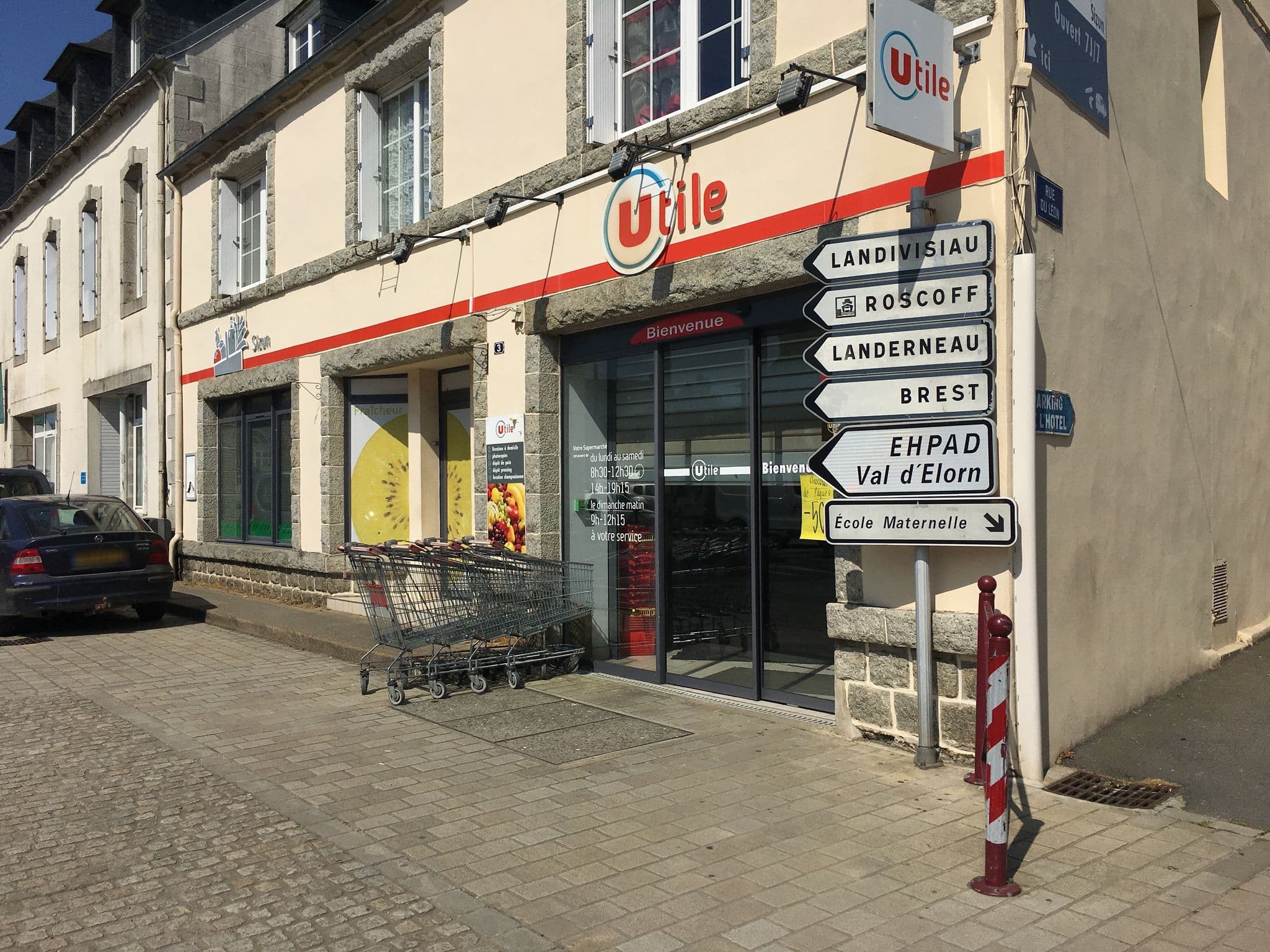 Street view near Les Voyageurs, Sizun — © comcomlandi (CC BY-SA · Mapillary)