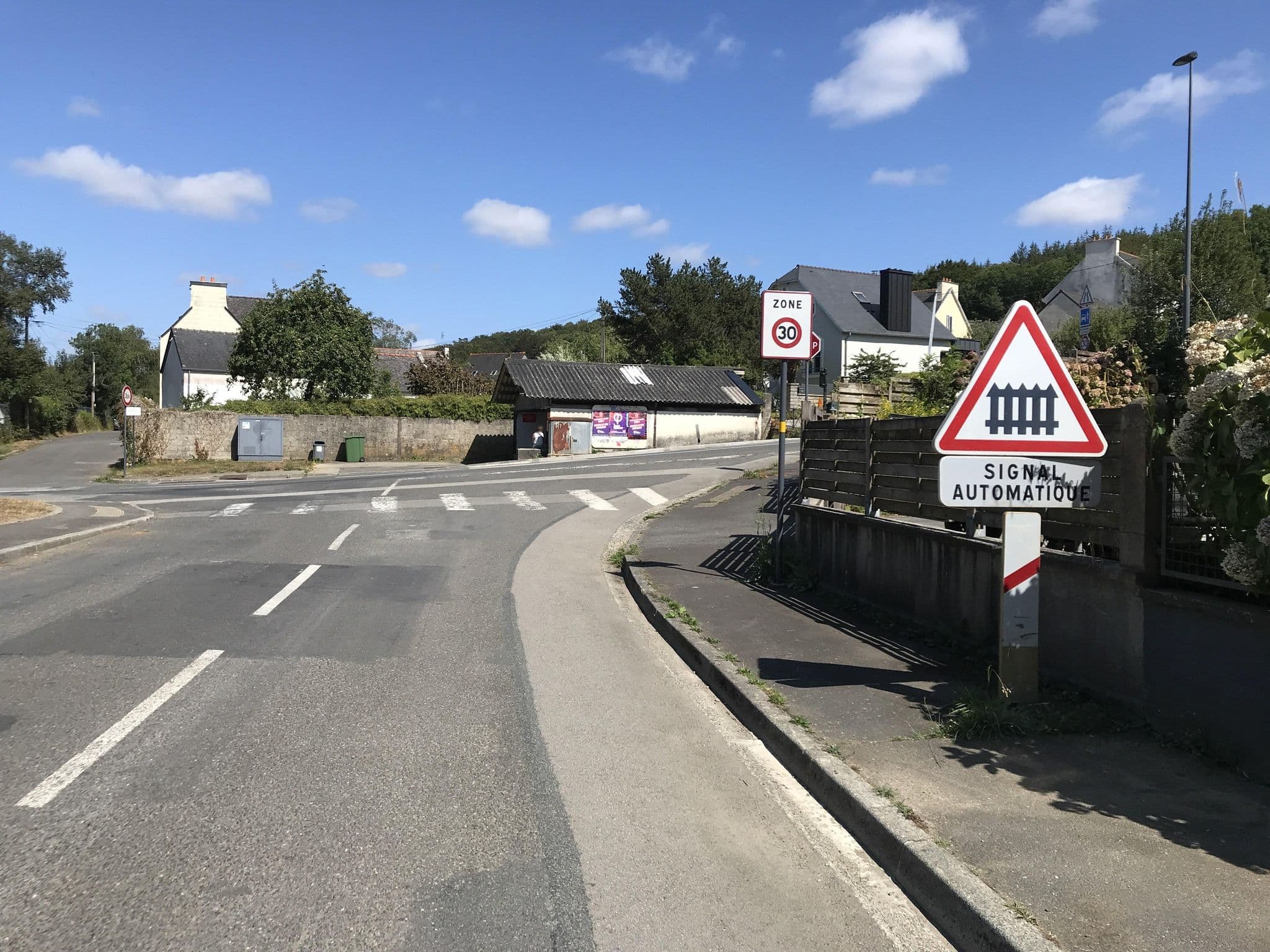Street view near Le clos du pontic, Landerneau — © josmougn (CC BY-SA · Mapillary)