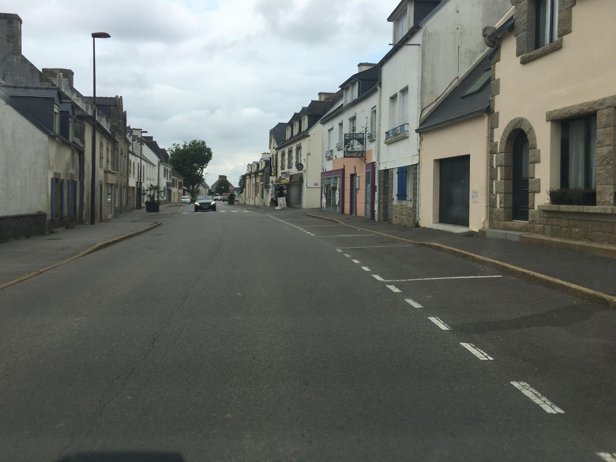 Street view near Le Floc'h Pierre, Plogonnec — © raymond (CC BY-SA · Mapillary)