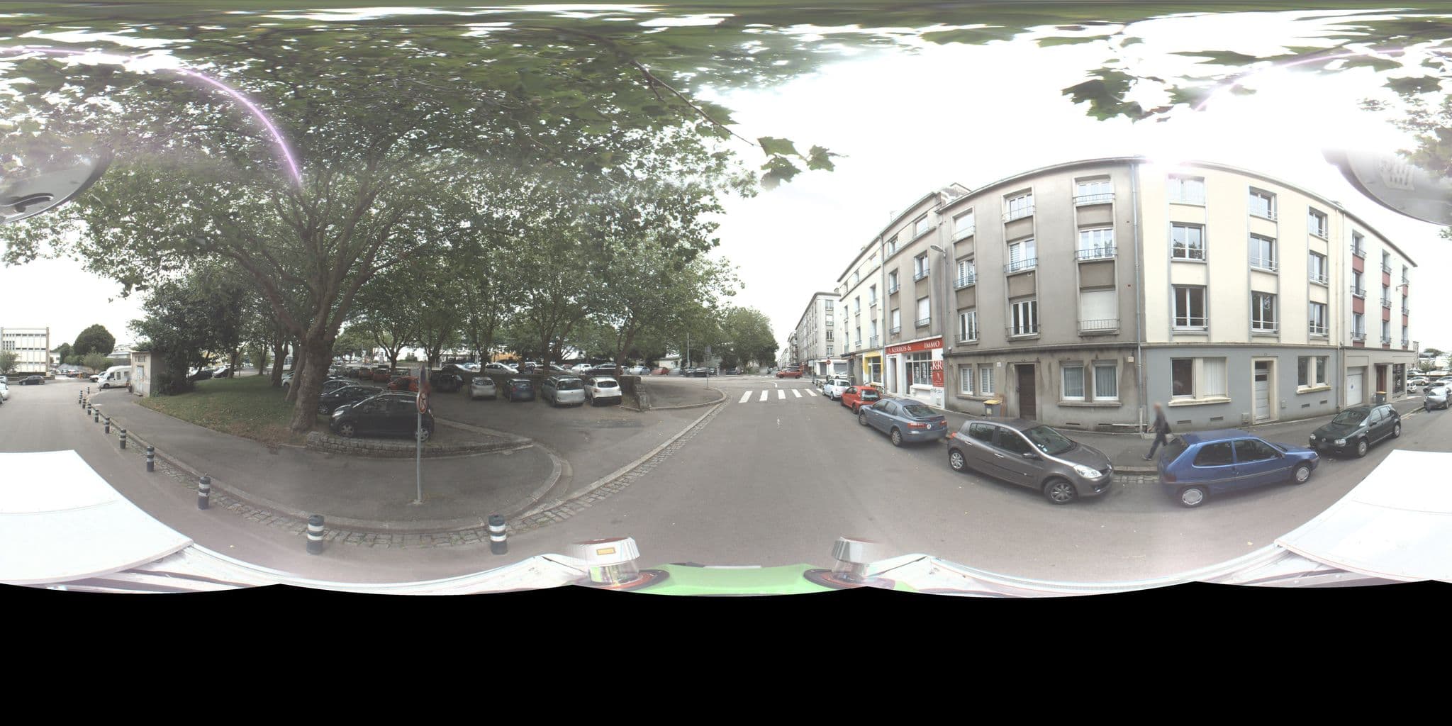 Street view near Gwezenn hyper centre quartier Saint Louis, Brest — © panieravide (CC BY-SA · Mapillary)