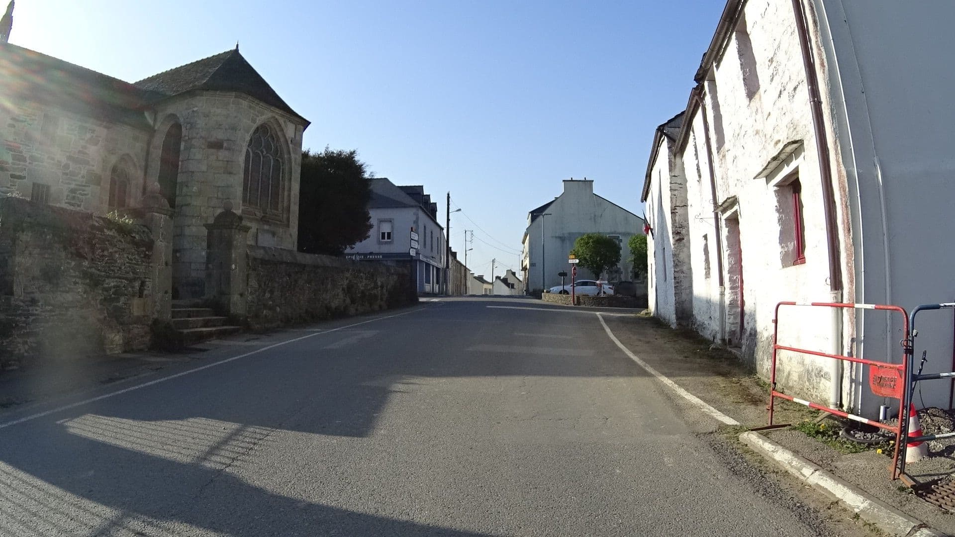Street view near Pouliquen Elisabeth et Bernard, Sizun — © comcomlandi (CC BY-SA · Mapillary)