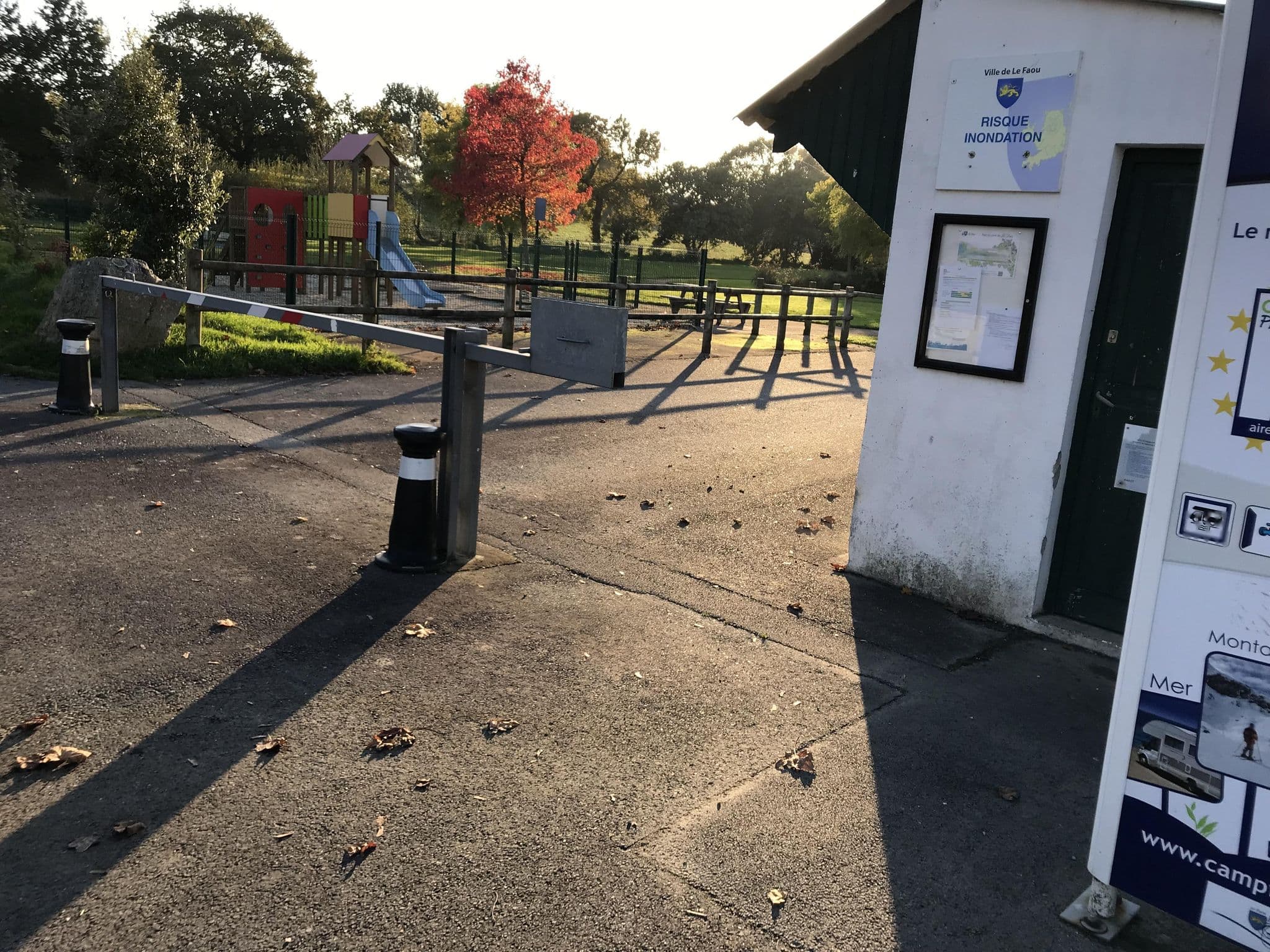 Street view near Aire CAMPING-CAR PARK, Le Faou — © josmougn (CC BY-SA · Mapillary)