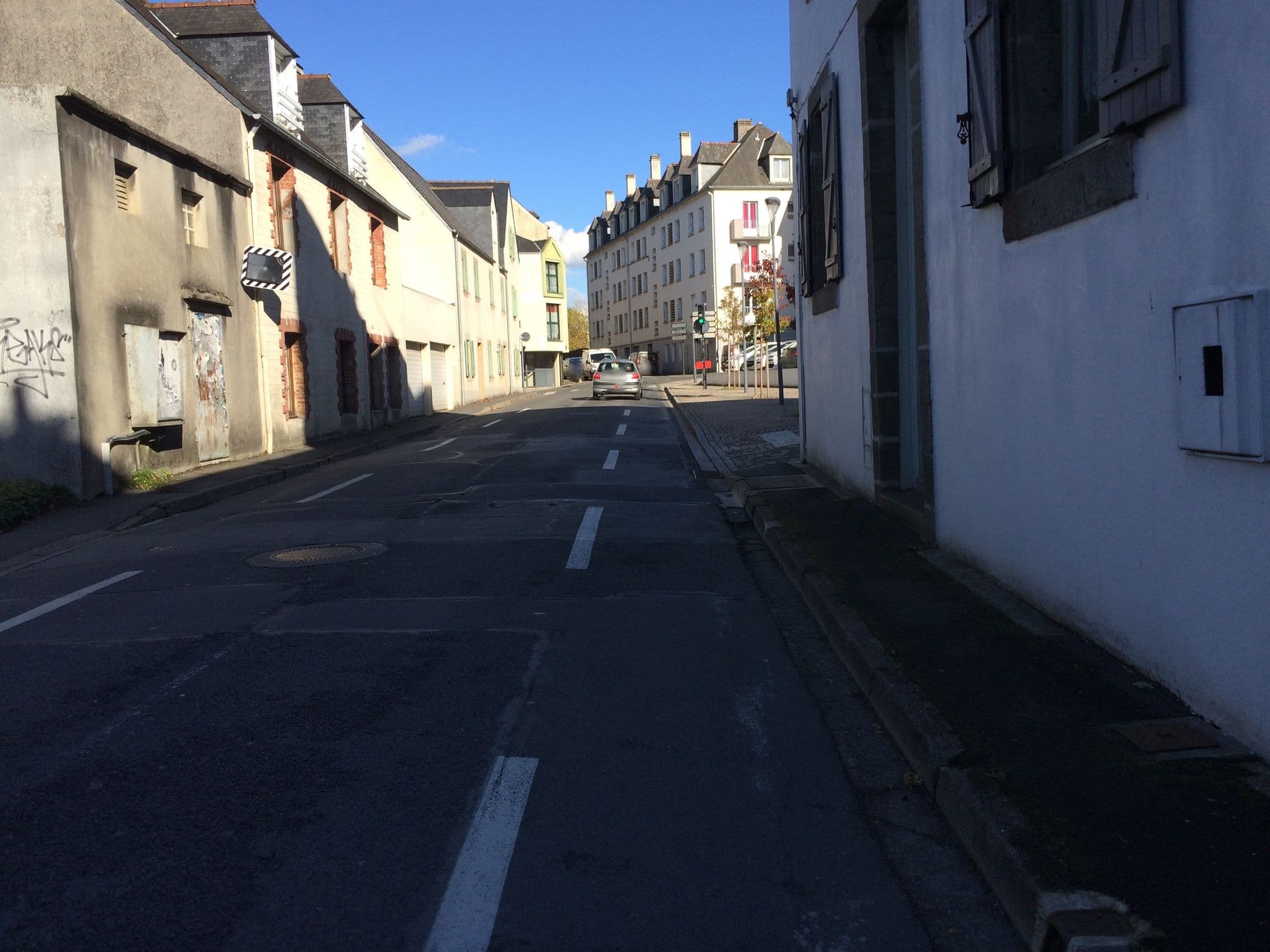 Street view near Résidence Services Seniors DOMITYS - La Fleur de Lin, Landerneau — © josmougn (CC BY-SA · Mapillary)