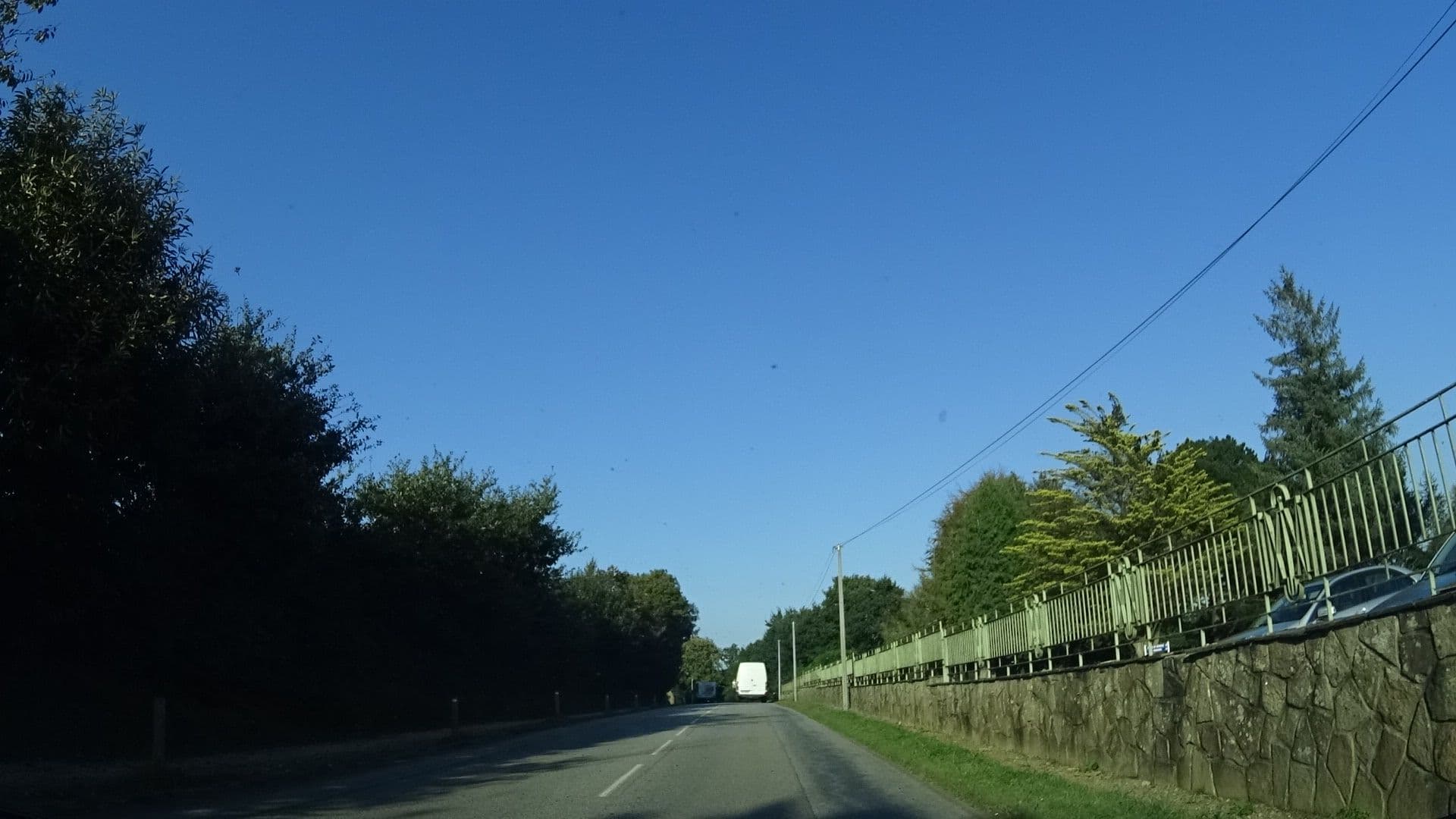 Street view near Hotel Pater, Châteaulin — © ljbouere (CC BY-SA · Mapillary)