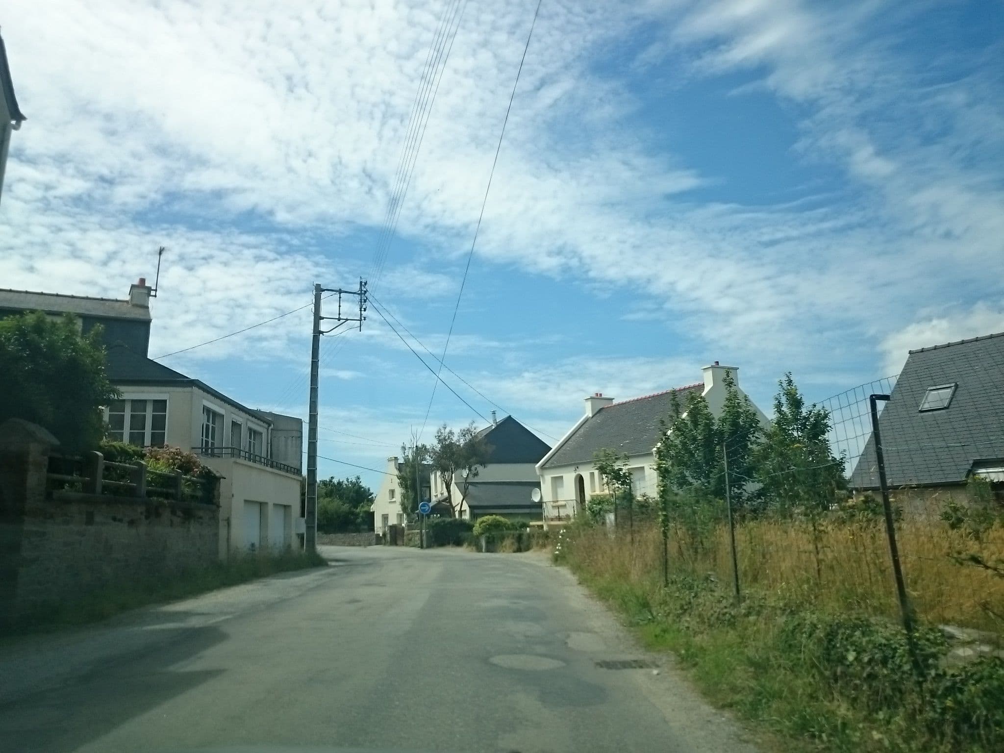 Street view near Hostellerie de la Pointe Saint Mathieu, Plougonvelin — © gotpo (CC BY-SA · Mapillary)