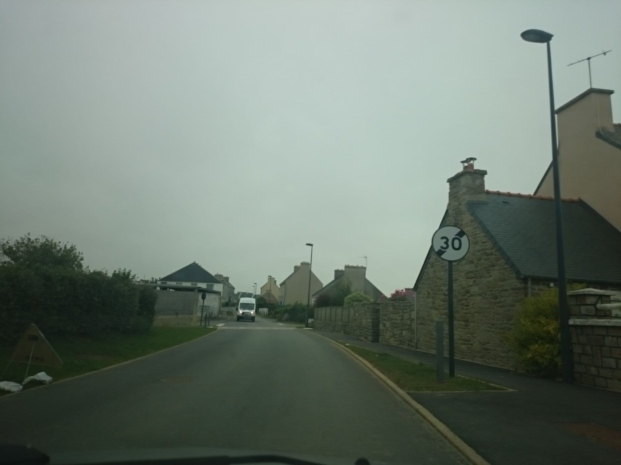 Street view near Les gîtes de la plage. Lampaul-ploudalmézeau, Ploudalmézeau — © gotpo (CC BY-SA · Mapillary)
