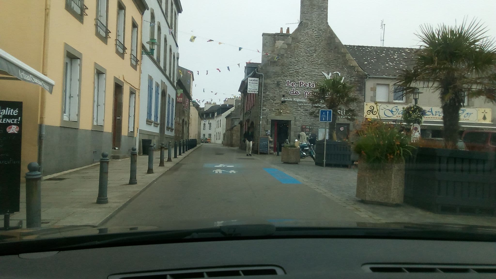 Street view near Au Bout du Monde, Le Conquet — © cemcarfil (CC BY-SA · Mapillary)