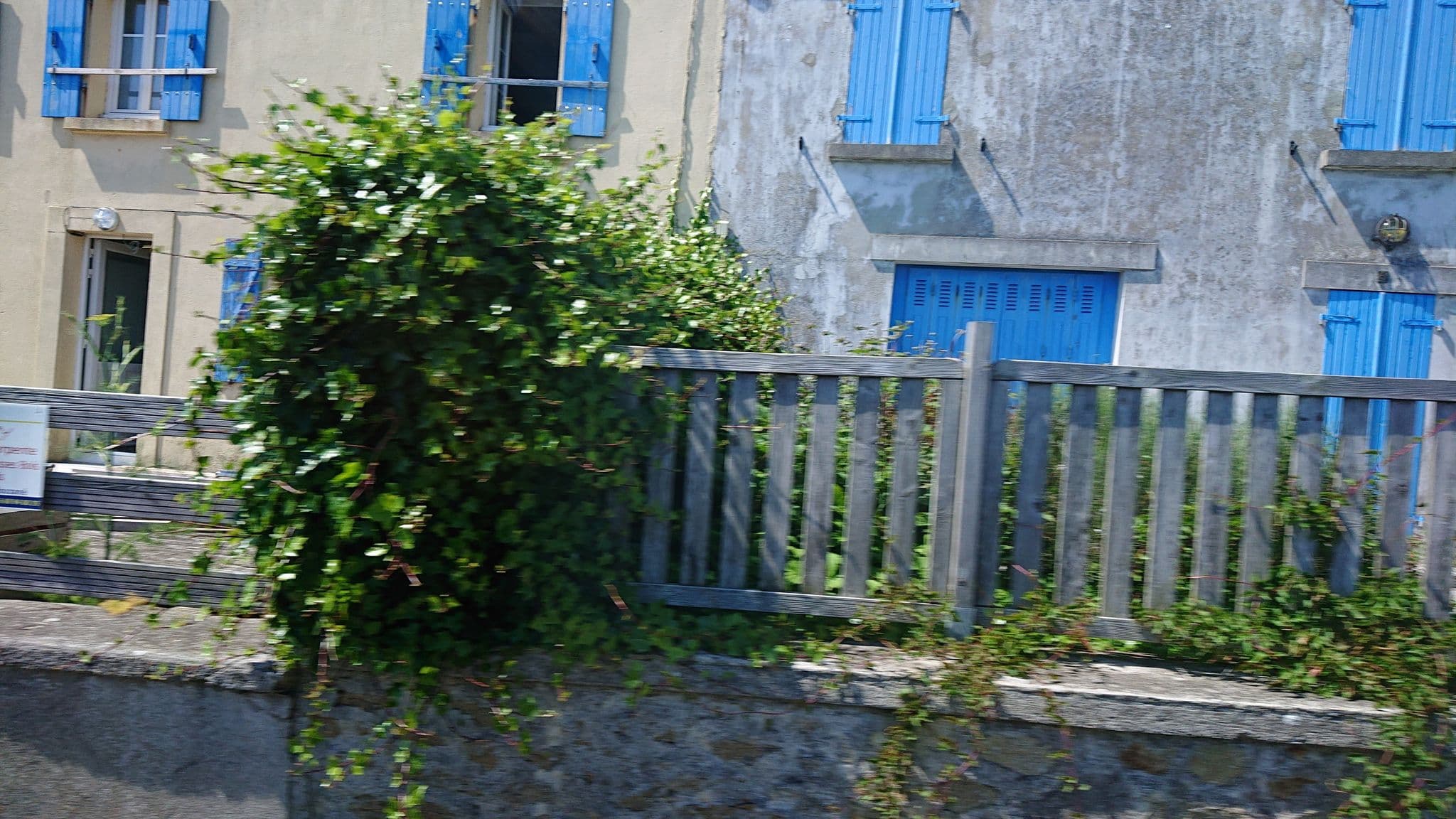 Street view near Hôtel Ti Jan Ar C'hafé, Lampaul-Plouarzel — © remonet (CC BY-SA · Mapillary)