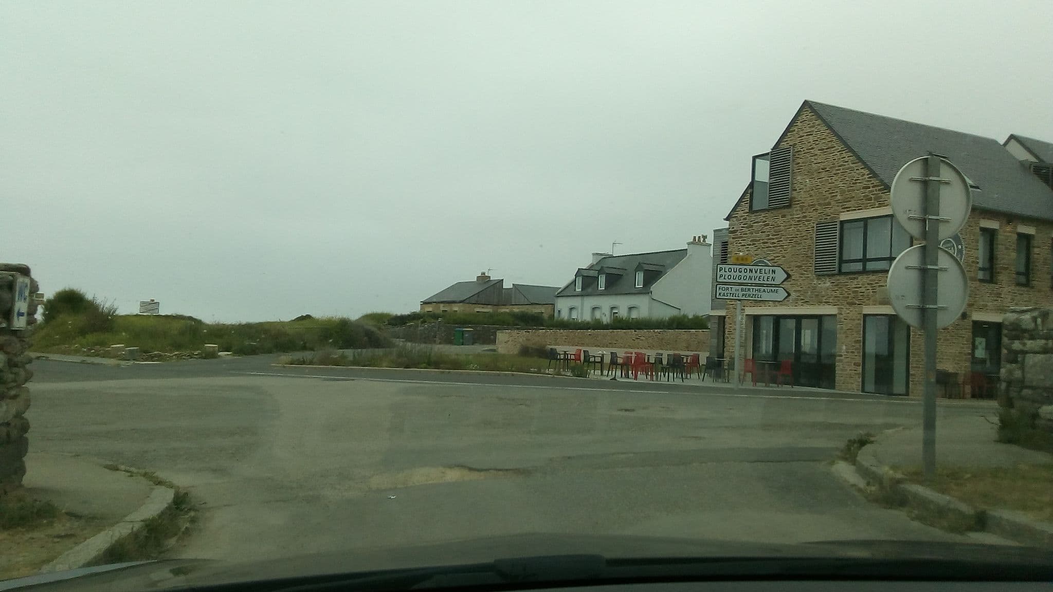 Street view near Hôtel Vent d'Iroise, Le Conquet — © cemcarfil (CC BY-SA · Mapillary)