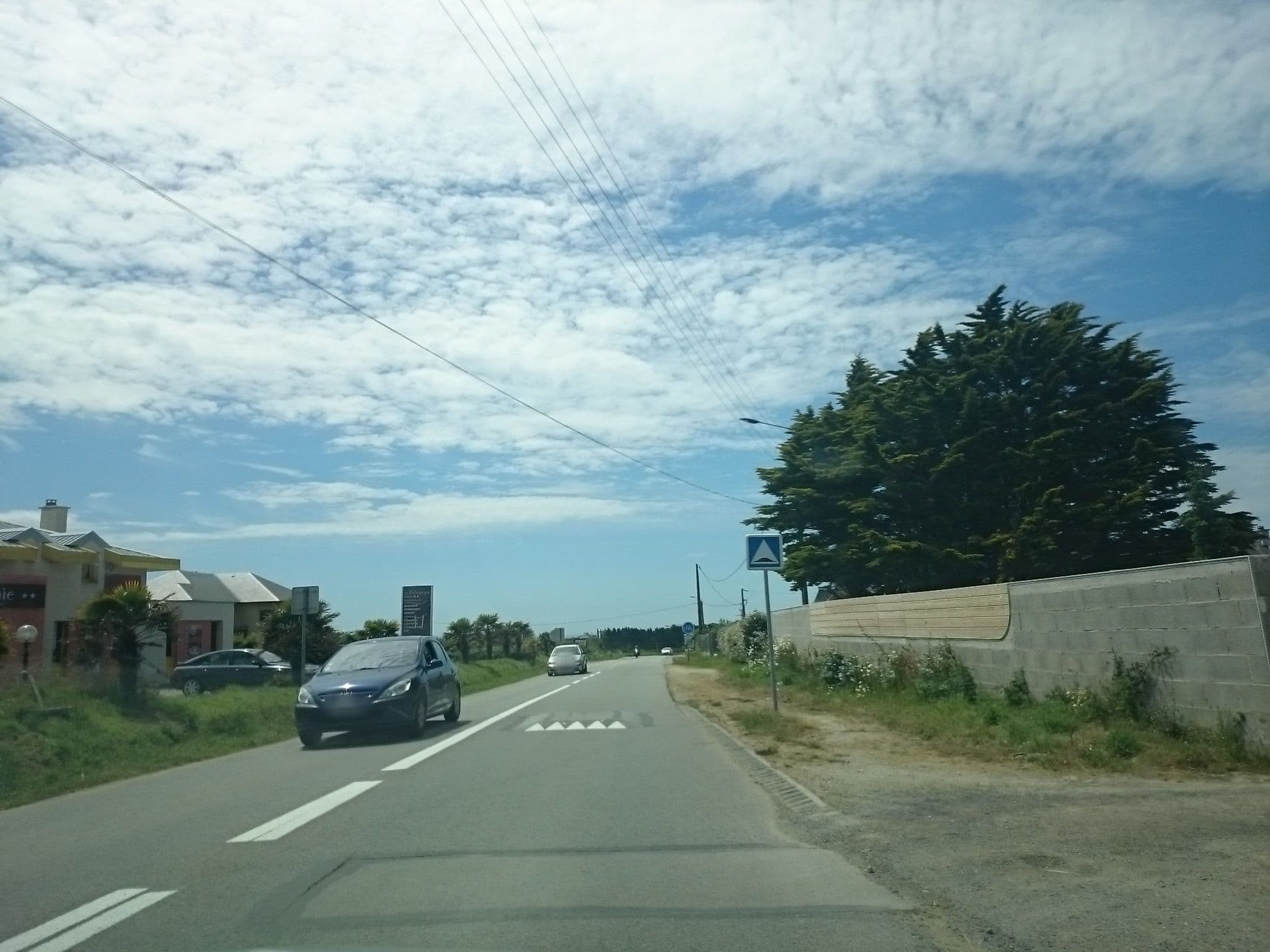 Street view near Logis Hôtel Du Large, Plougonvelin — © gotpo (CC BY-SA · Mapillary)