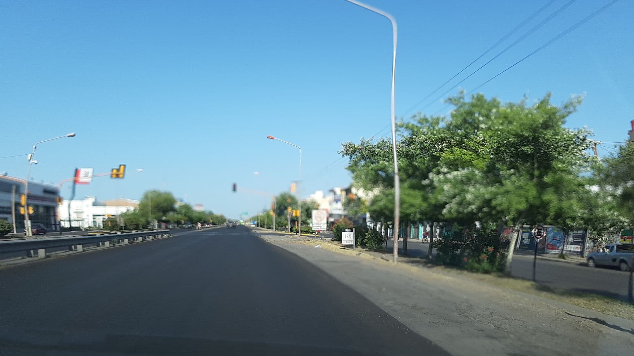 Street view near Residencial Inglés, Neuquén — © guillemmal (CC BY-SA · Mapillary)