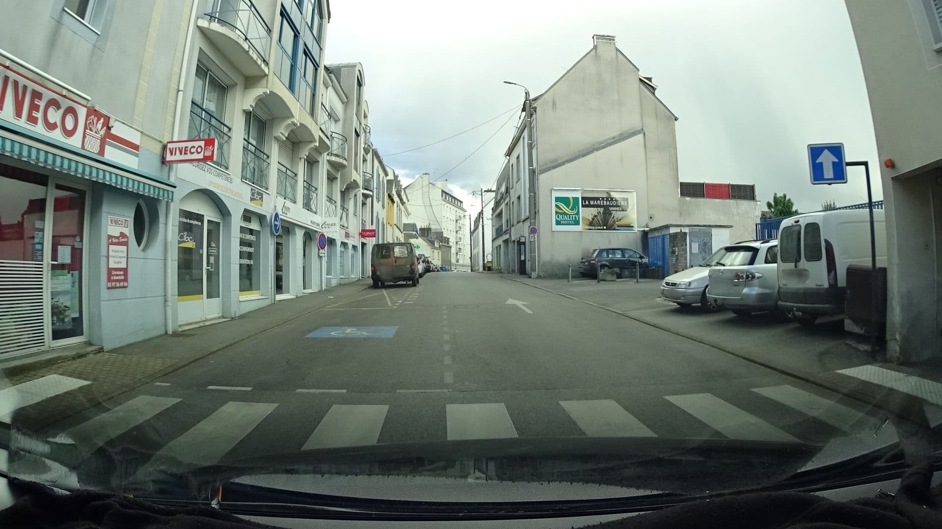 Street view near Comfort Hôtel la Marebaudiere Vannes, Vannes — © ljbouere (CC BY-SA · Mapillary)