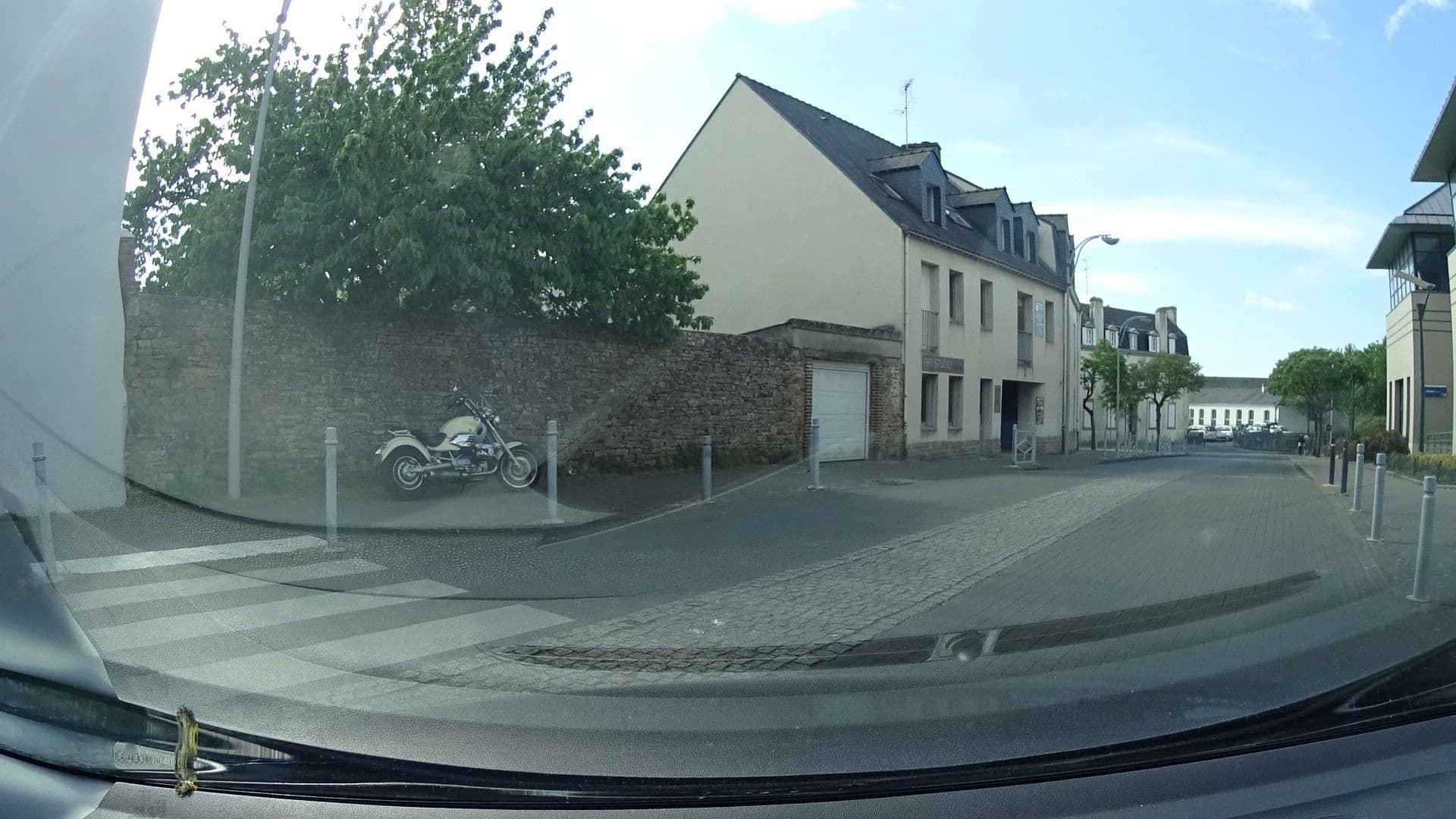 Street view near Entre Ciel et Terre, Vannes — © ljbouere (CC BY-SA · Mapillary)