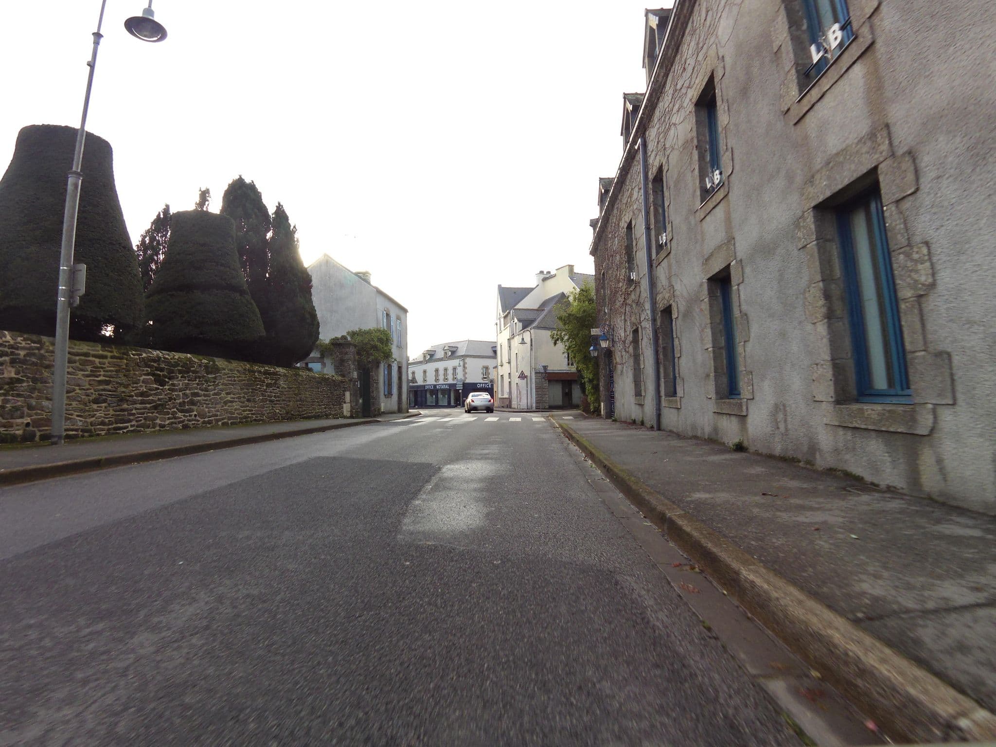 Street view near Hôtel Restaurant le Bretagne, Questembert — © hamlet (CC BY-SA · Mapillary)
