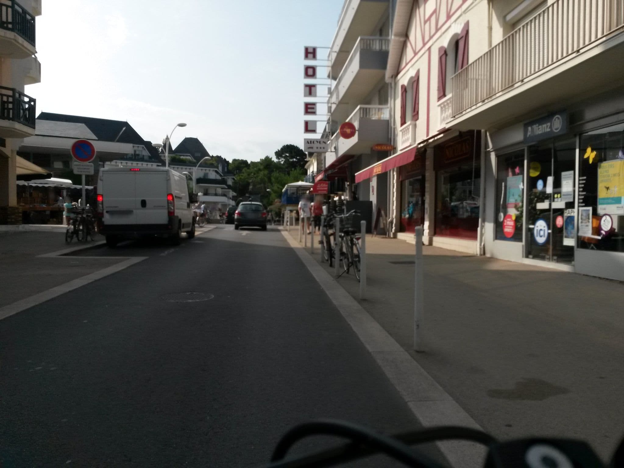 Street view near Hôtel Alcyon, La Baule-Escoublac — © rausk (CC BY-SA · Mapillary)