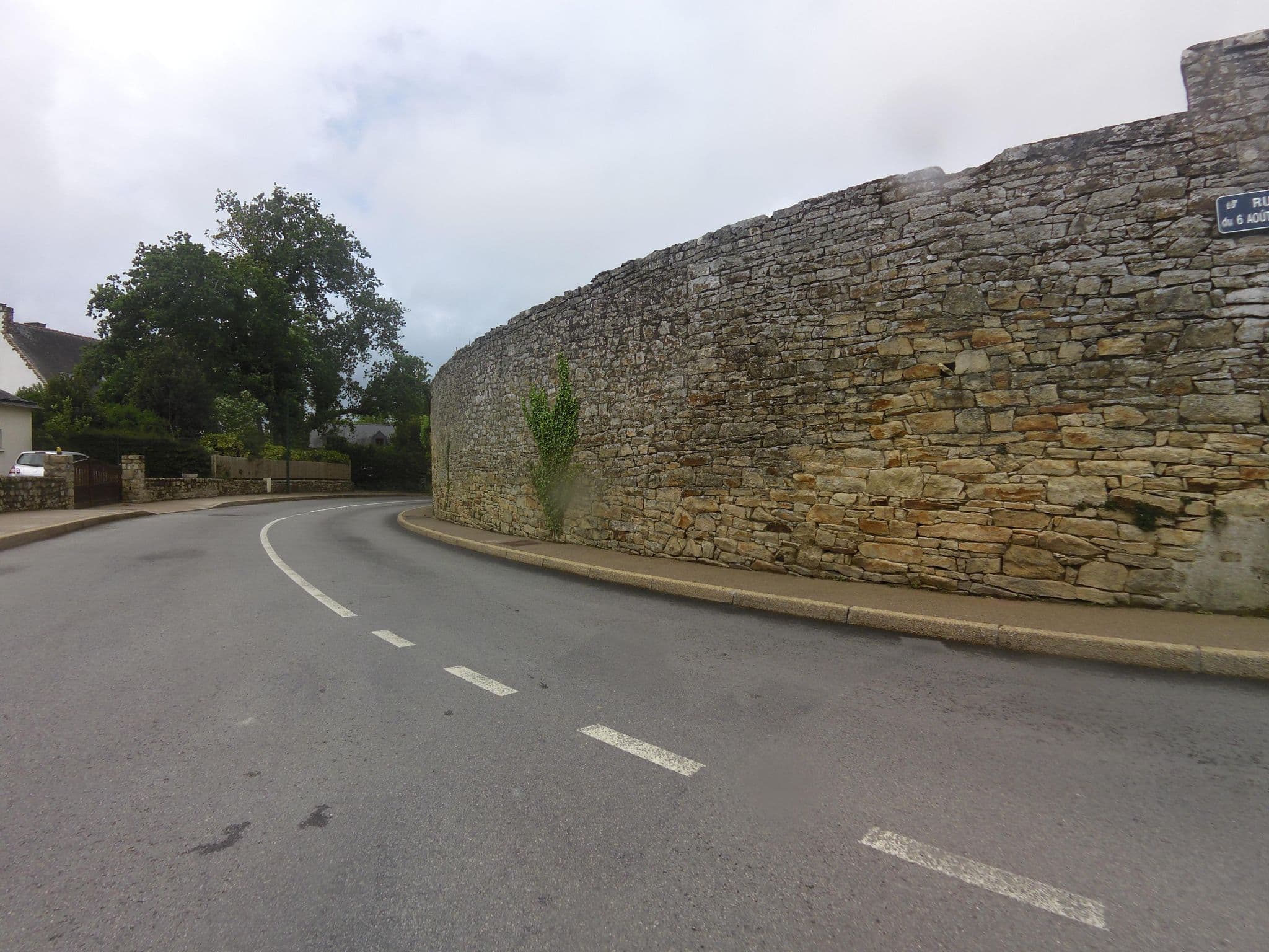 Street view near La barge rousse, Baden — © hamlet (CC BY-SA · Mapillary)
