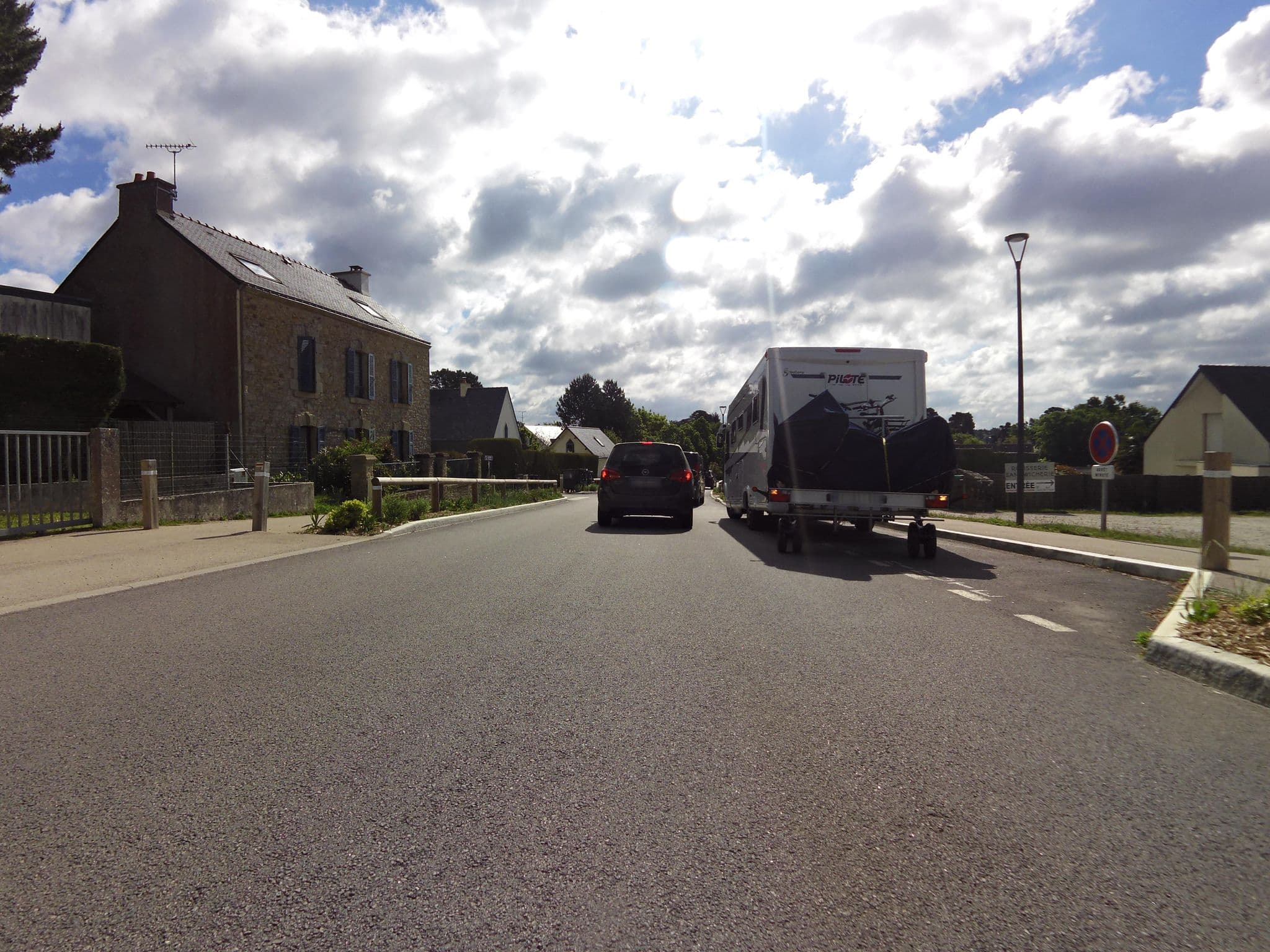 Street view near Séjour Terre Mer, Larmor-Baden — © hamlet (CC BY-SA · Mapillary)