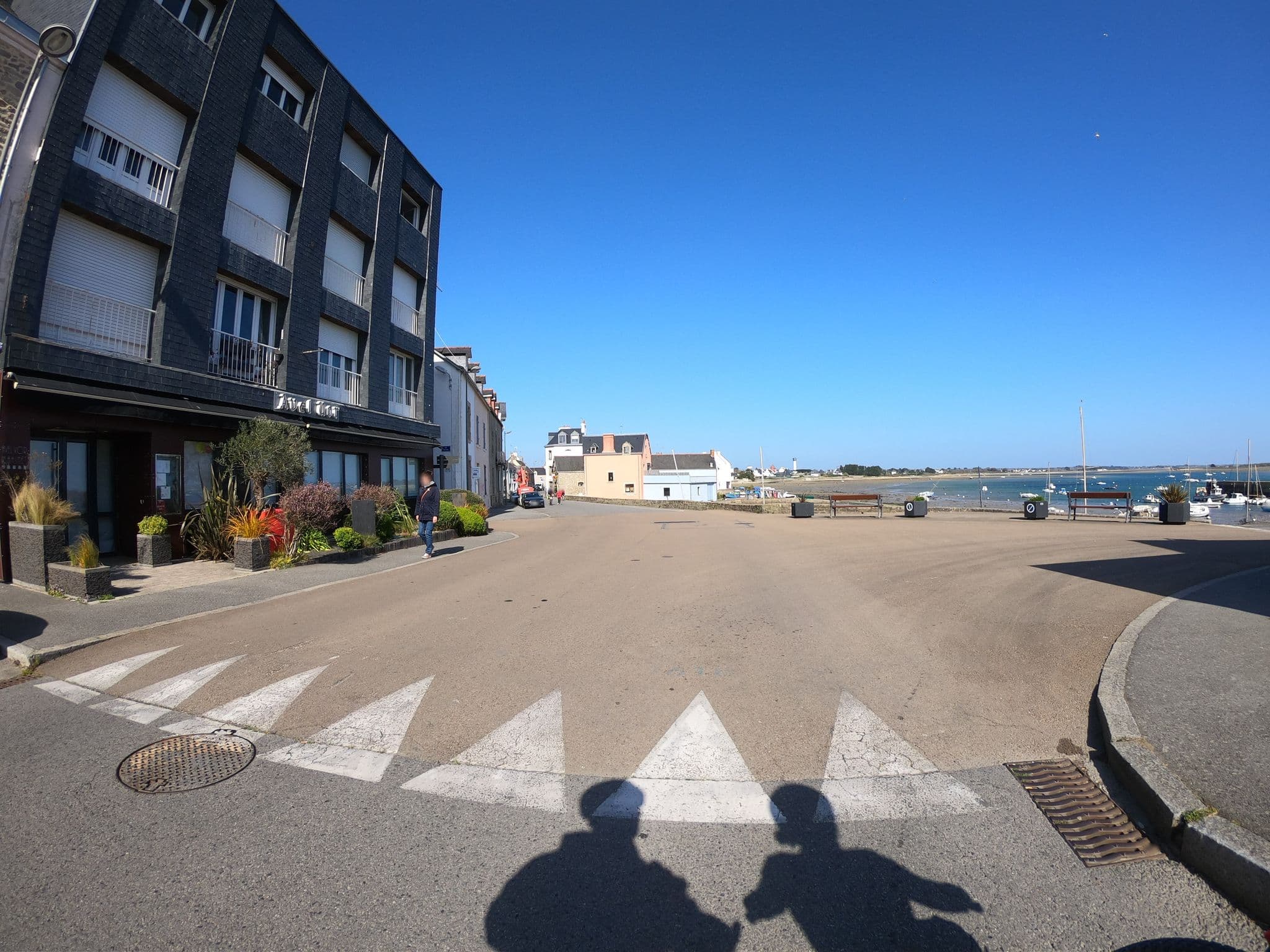 Street view near Les Vents de la Mer, Port-Louis — © cartocite (CC BY-SA · Mapillary)