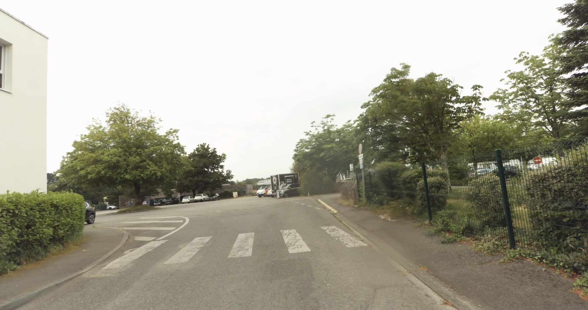 Street view near Logis Hôtel du Loch Rest la Sterne, Auray — © sogefi (CC BY-SA · Mapillary)