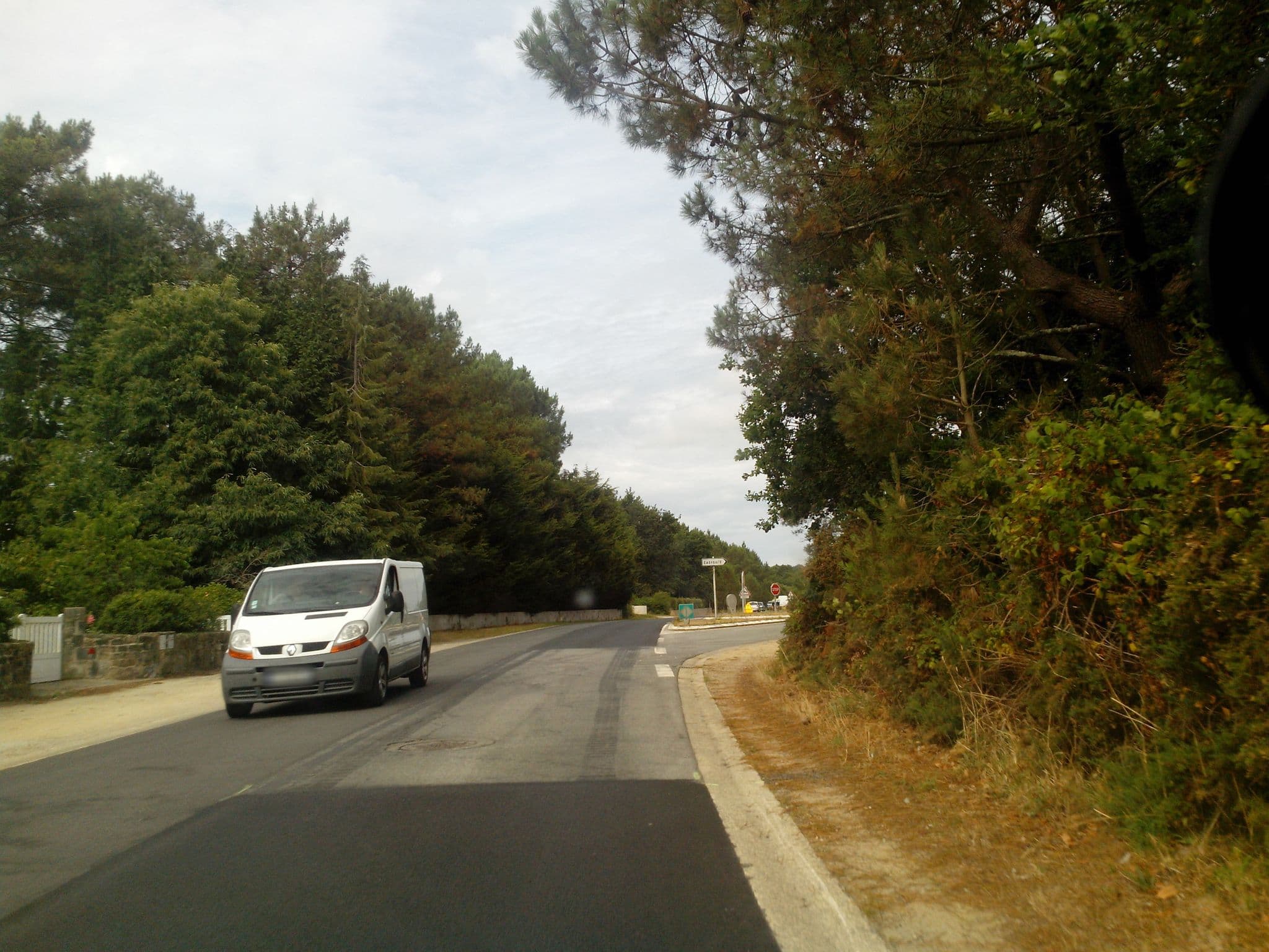 Street view near Le Jardin Fleuri, Ploemel — © hamlet (CC BY-SA · Mapillary)