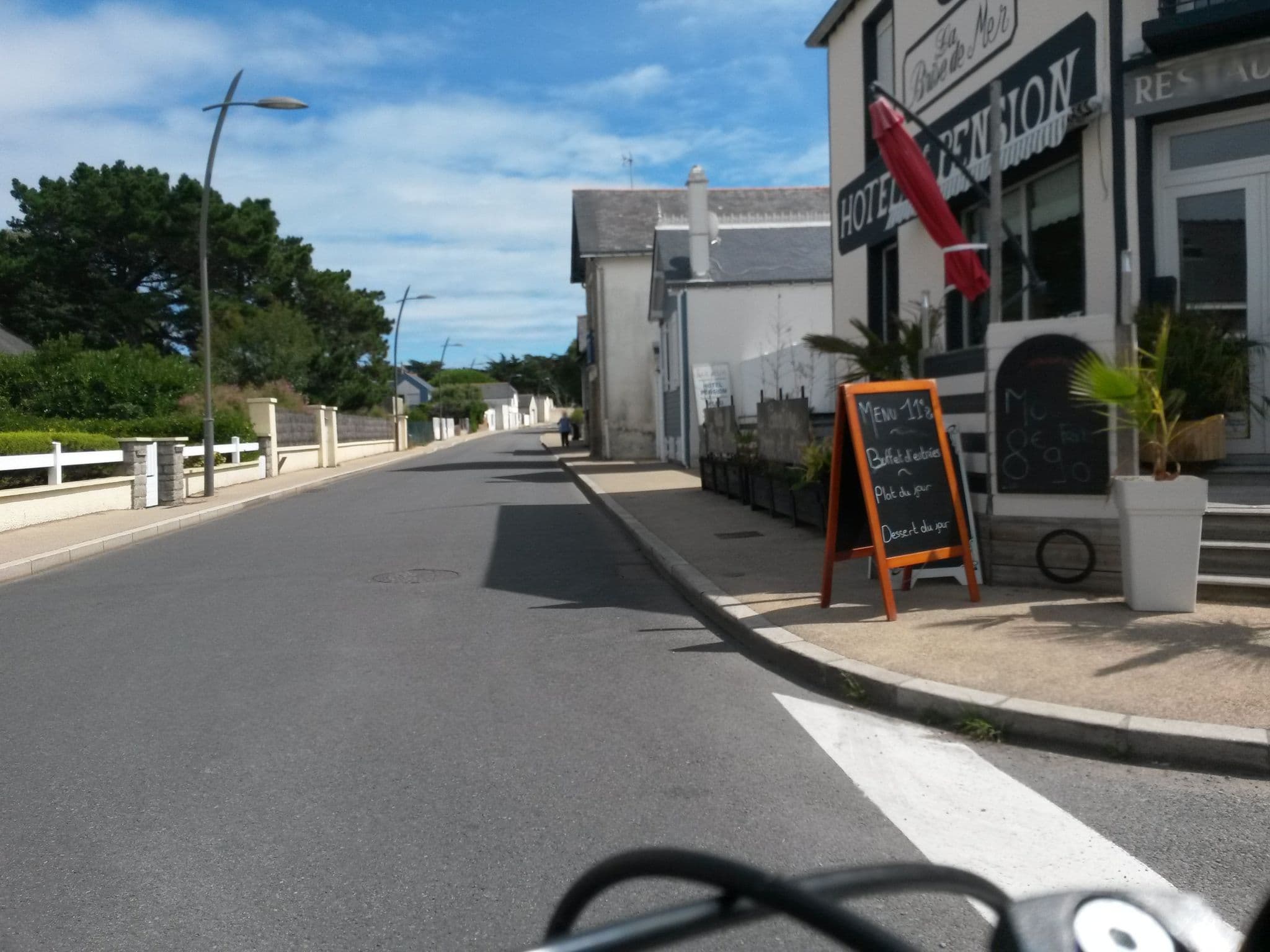 Street view near La Brise de Mer, Batz-sur-Mer — © rausk (CC BY-SA · Mapillary)
