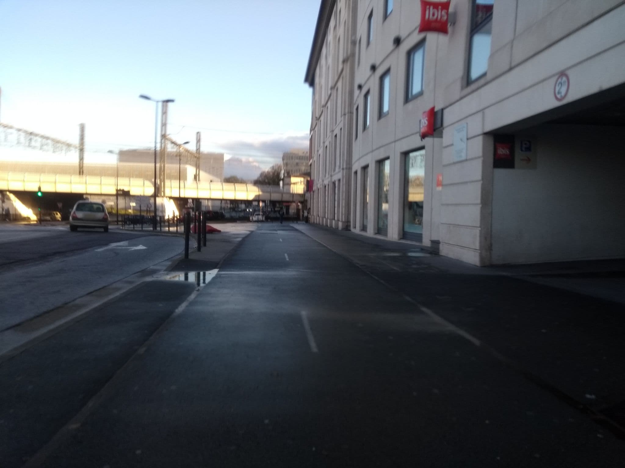 Street view near Ibis centre, Floirac — © gitouche (CC BY-SA · Mapillary)