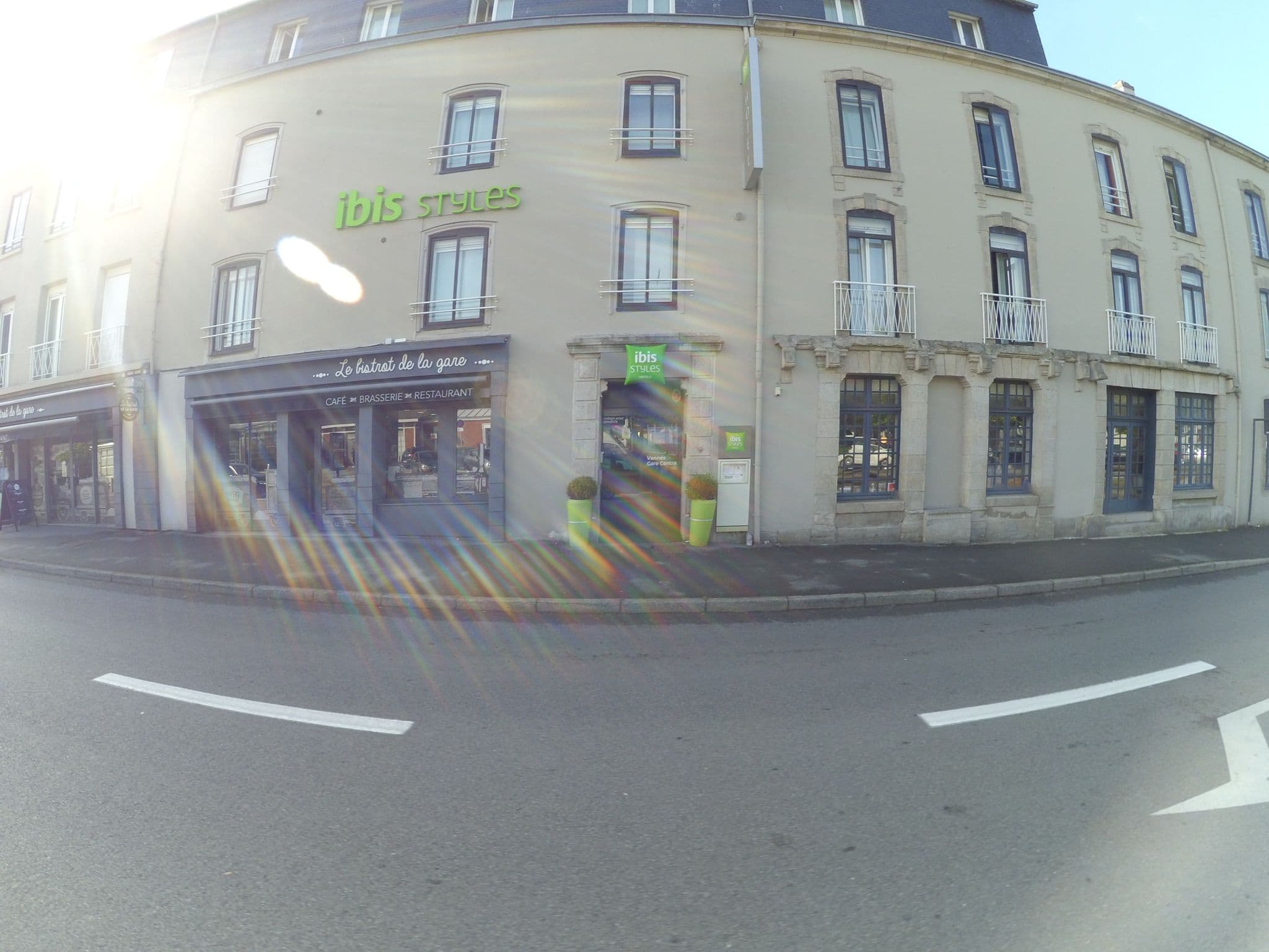 Street view near ibis Styles Vannes Gare Centre, Vannes — © stephanep (CC BY-SA · Mapillary)