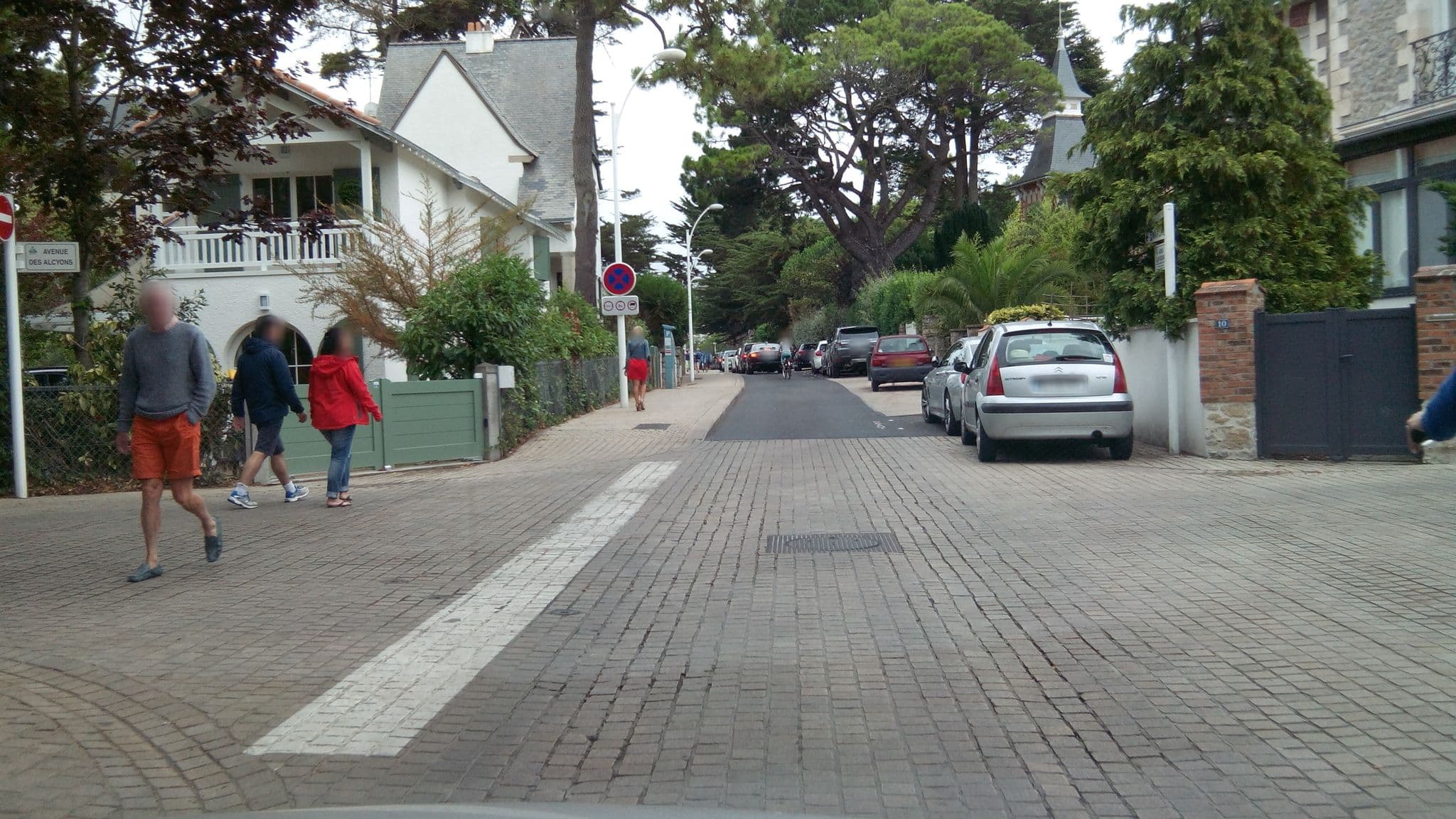 Street view near Hôtel Lutetia, La Baule-Escoublac — © alainproviste (CC BY-SA · Mapillary)
