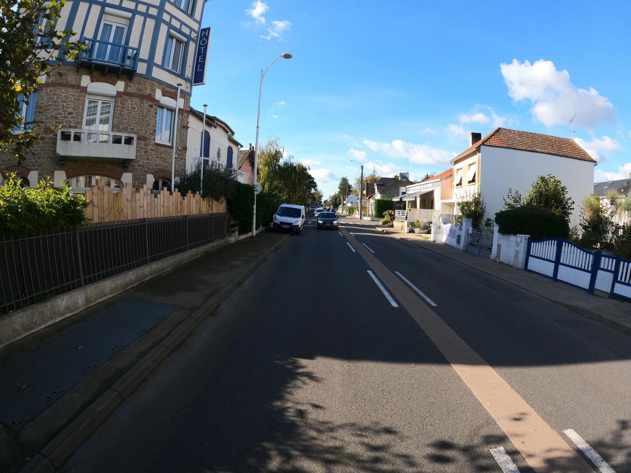 Street view near The Originals Boutique, Hôtel Le Saint Pierre, La Baule-Escoublac (Inter-Hotel), Le Pouliguen — © stephanep (CC BY-SA · Mapillary)
