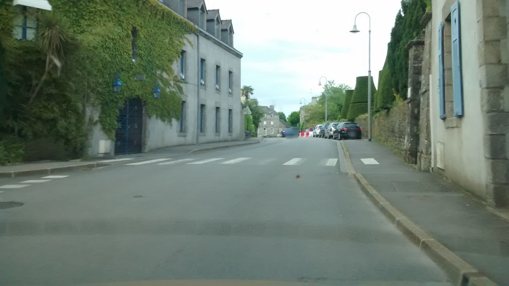 Street view near Le Bretagne et sa Residence, Questembert — © hamlet (CC BY-SA · Mapillary)
