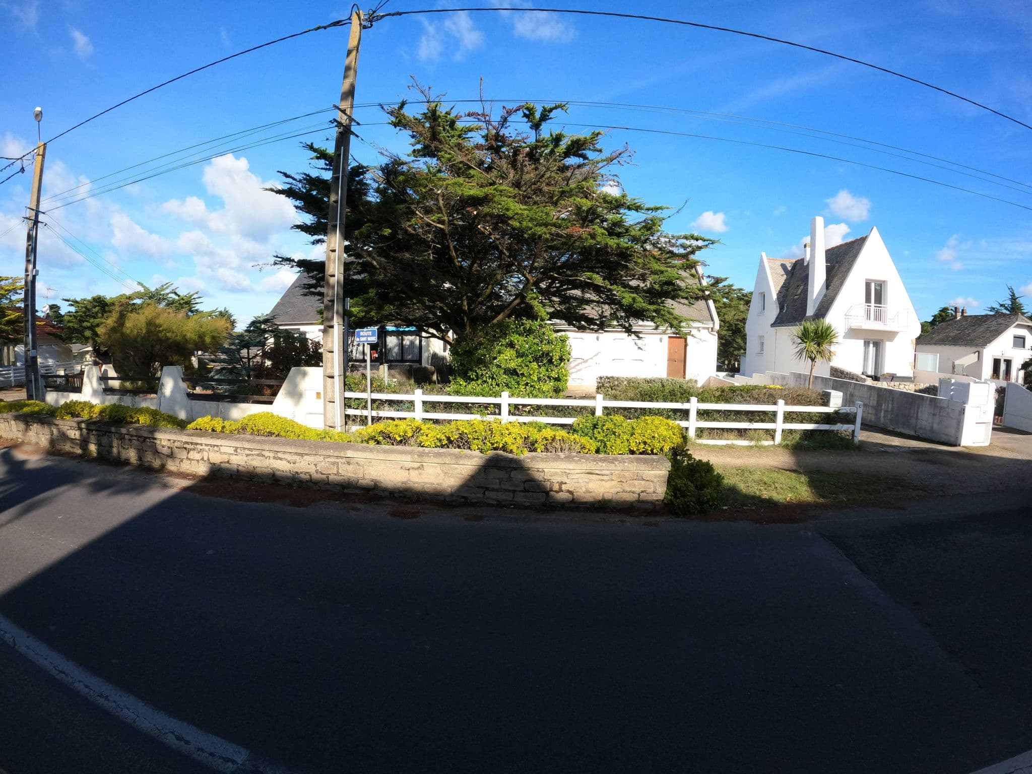 Street view near Centre de Vacances Marceau, Batz-sur-Mer — © stephanep (CC BY-SA · Mapillary)