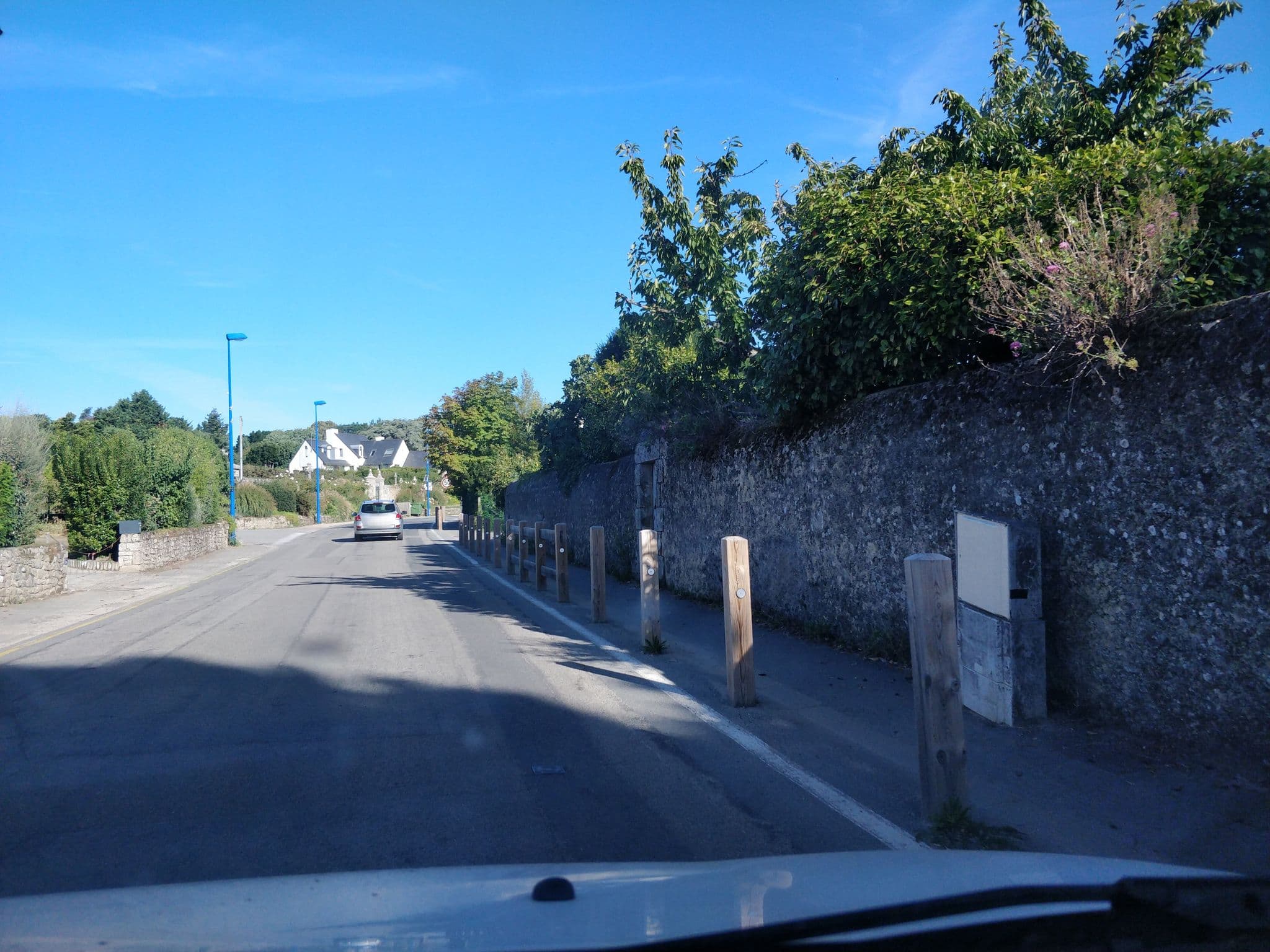 Street view near Les Trois Fontaines, Locmariaquer — © mgageo (CC BY-SA · Mapillary)