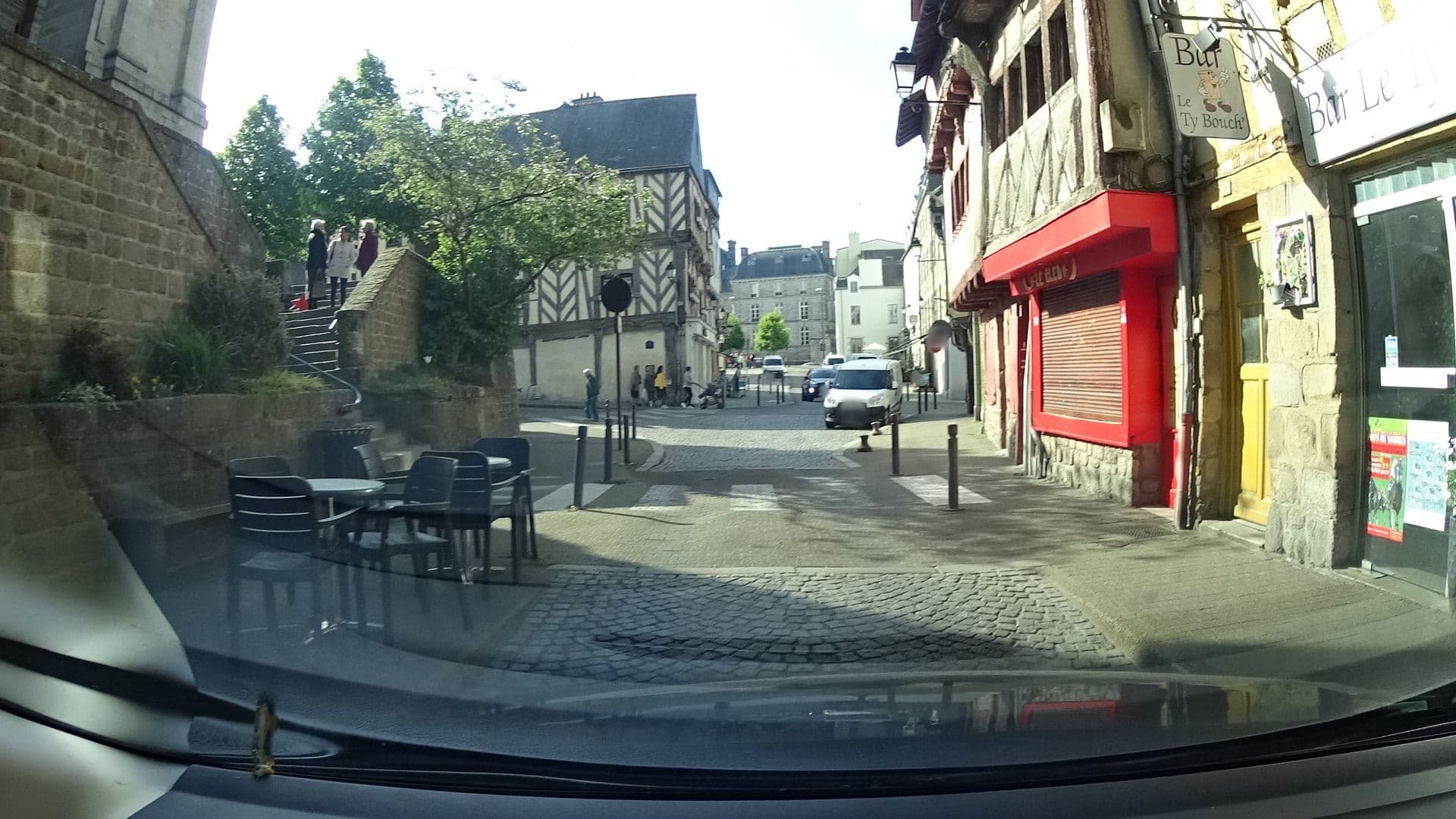 Street view near Les Suites du Colonel, Vannes — © ljbouere (CC BY-SA · Mapillary)