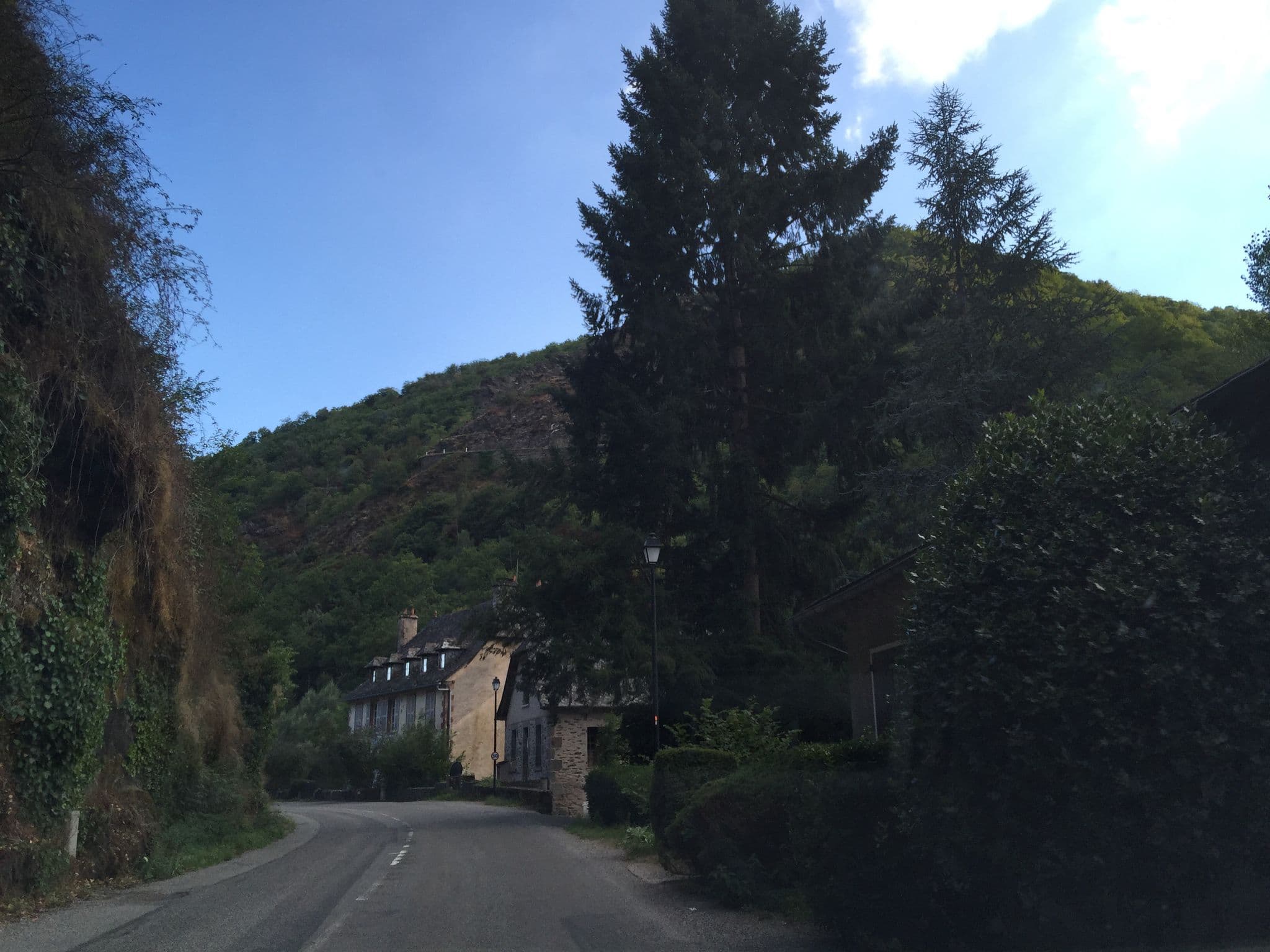 Street view near Les Pieds dans L'eau, Firmi — © geraldchatagnon (CC BY-SA · Mapillary)