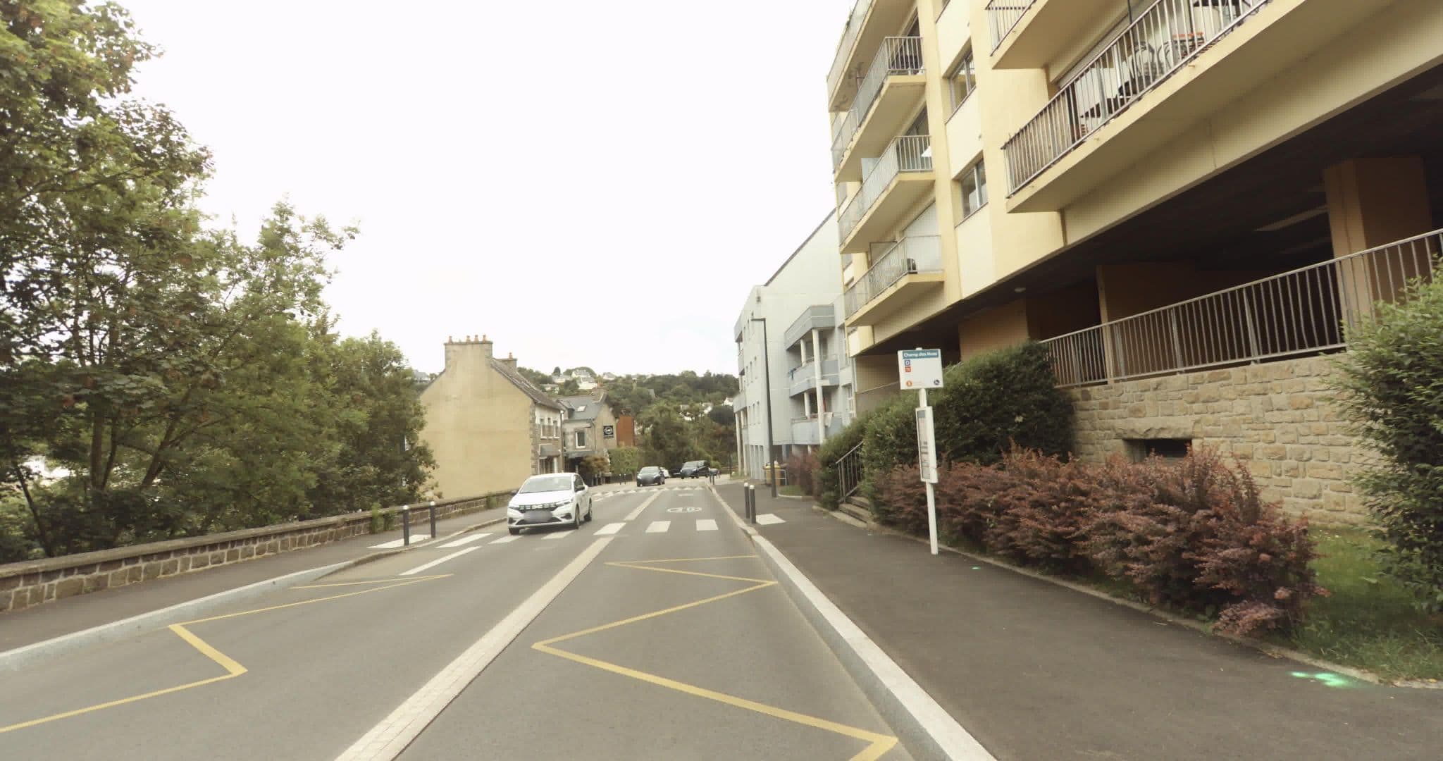 Street view near Le Duc Eléna, Saint-Brieuc — © sogefi (CC BY-SA · Mapillary)