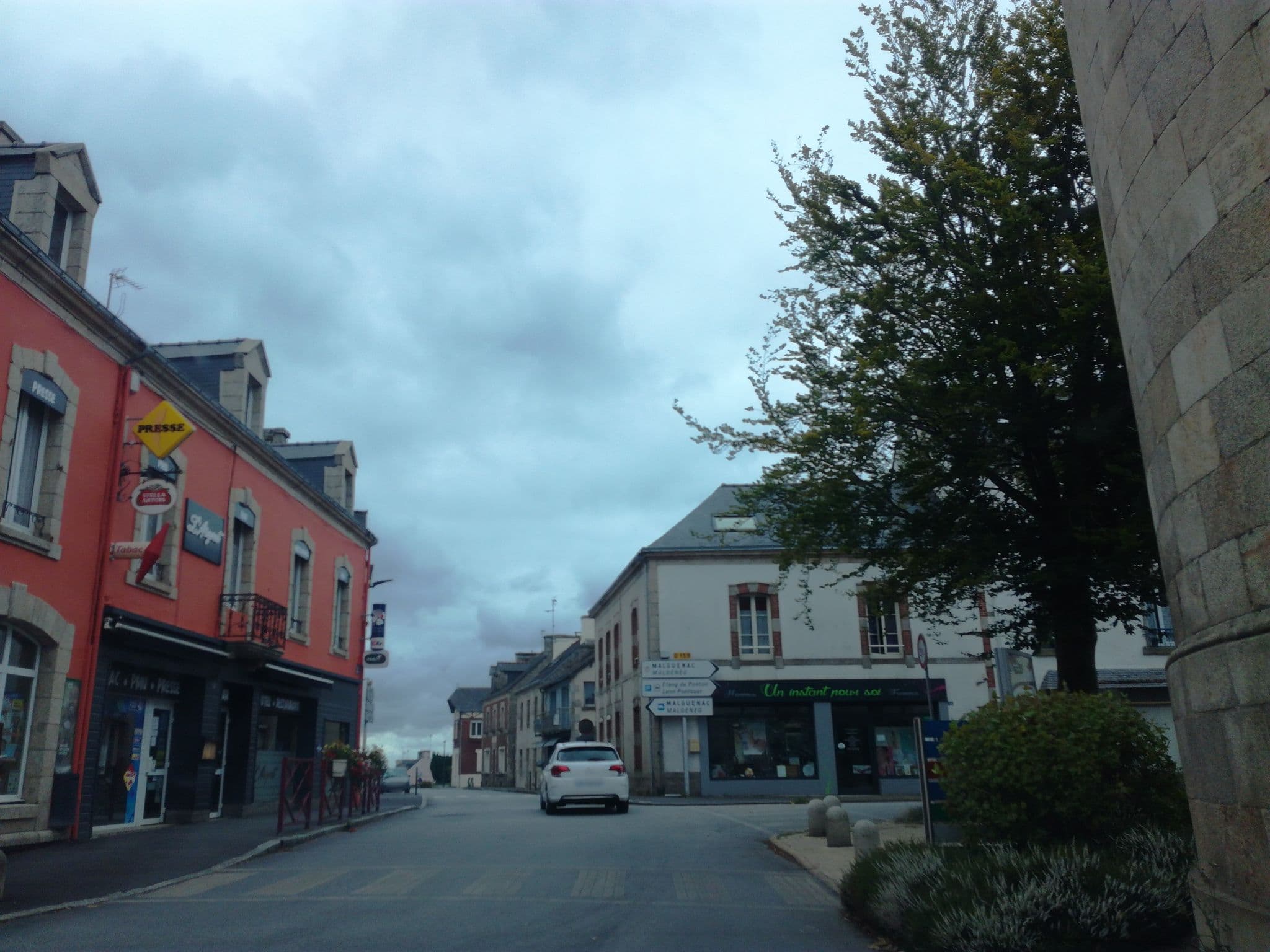 Street view near Les gîtes de kervrech, Cléguérec — © kriom (CC BY-SA · Mapillary)