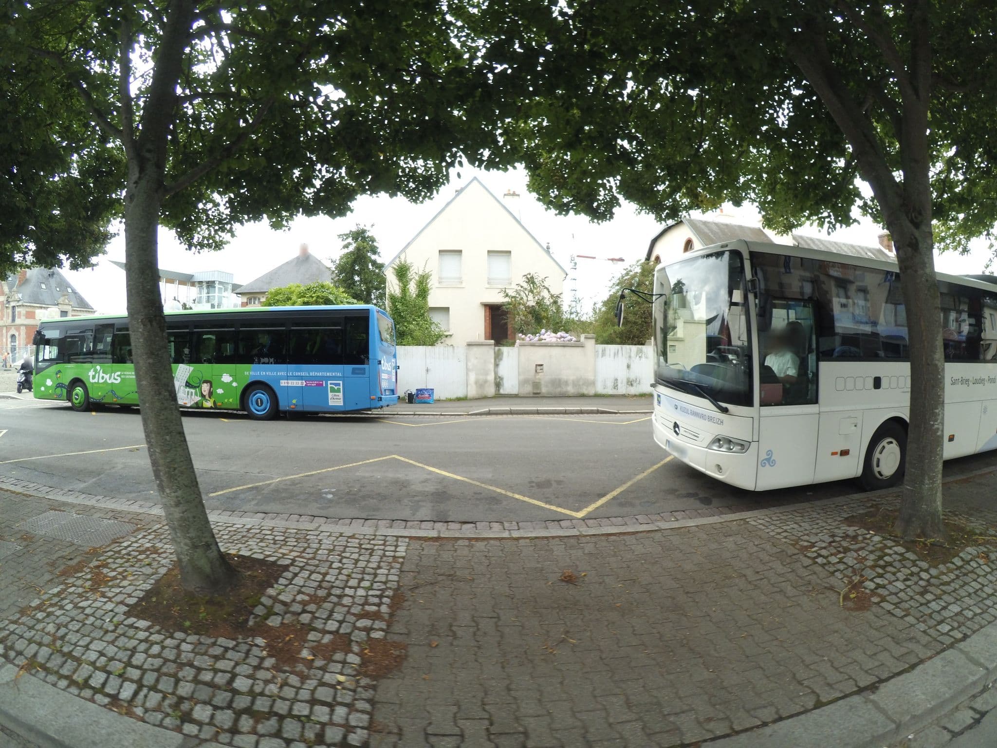 Street view near Centre de Loisirs des Cheminots, Saint-Brieuc — © stephanep (CC BY-SA · Mapillary)