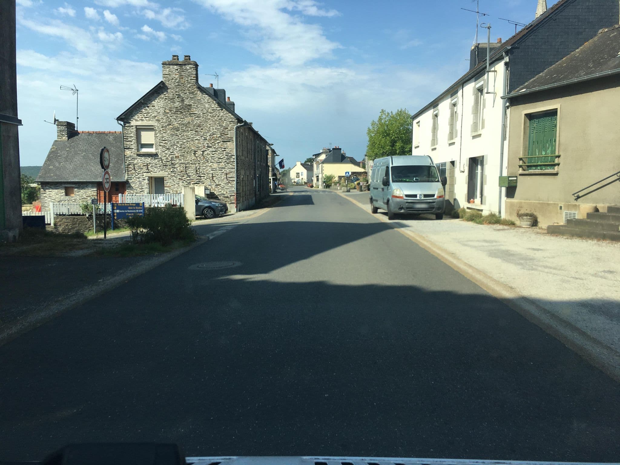 Street view near Le Beau Rivage, Mûr-de-Bretagne — © raymond (CC BY-SA · Mapillary)