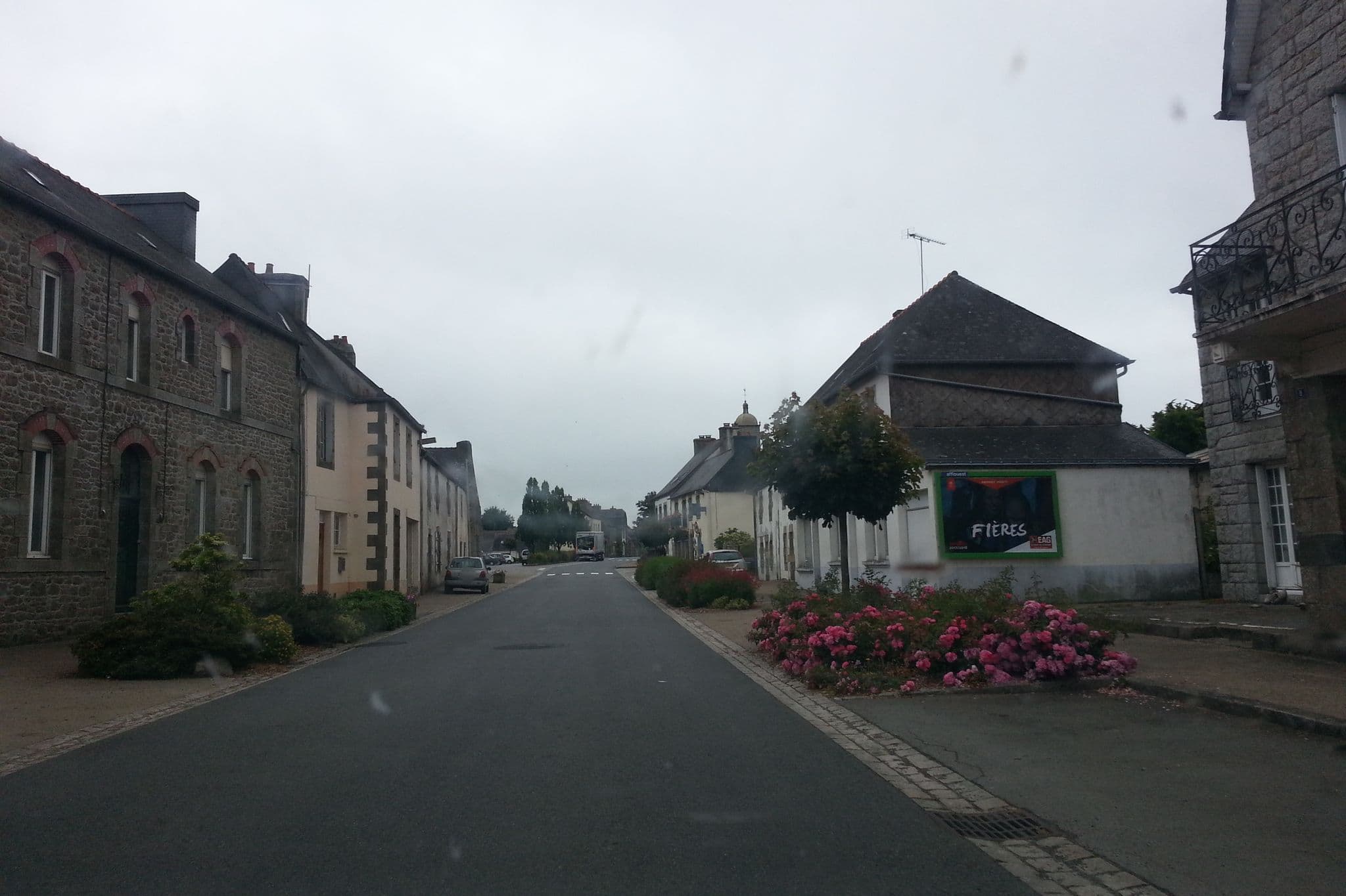Street view near La Cascade, Glomel — © c2ic (CC BY-SA · Mapillary)