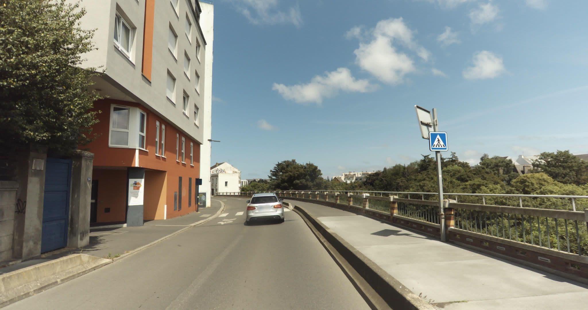 Street view near L'Igloo, Saint-Brieuc — © sogefi (CC BY-SA · Mapillary)