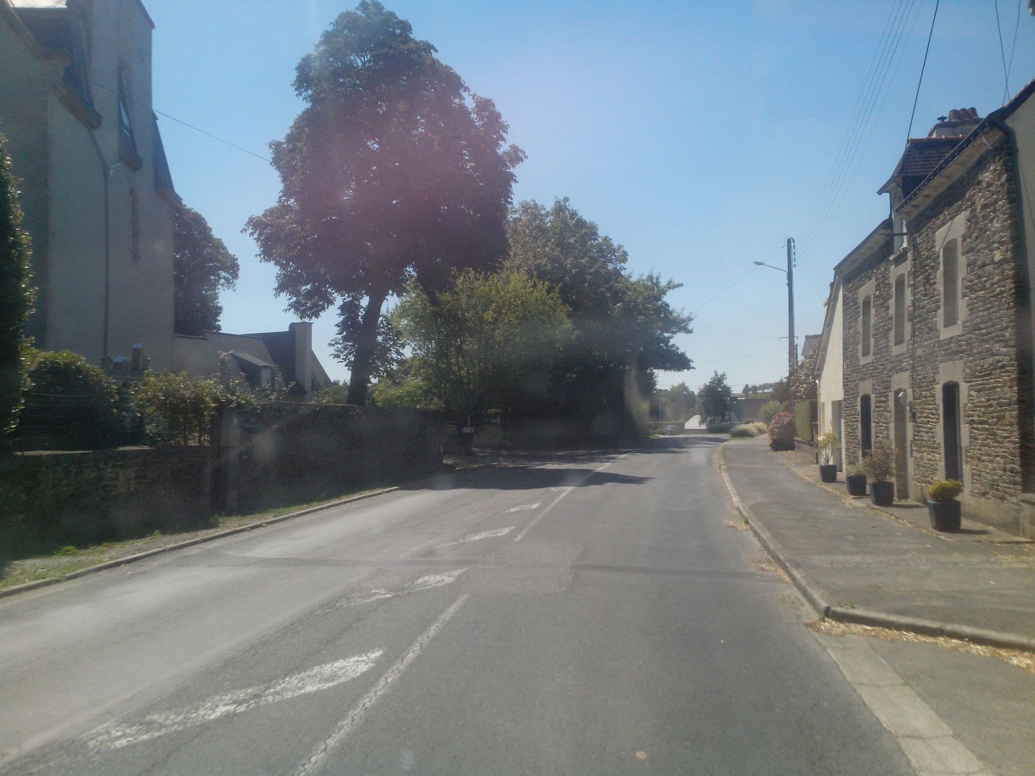Street view near Chateau Bily, Plumieux — © hamlet (CC BY-SA · Mapillary)