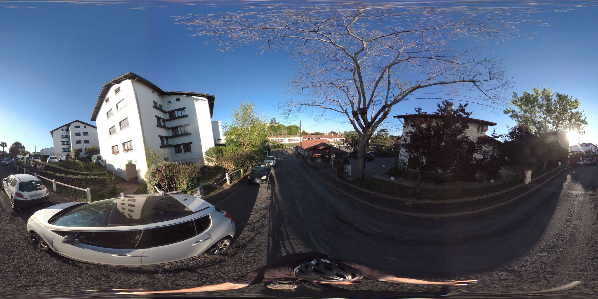 Street view near Nun ObeKi, Saint-Jean-de-Luz — © geovelo (CC BY-SA · Mapillary)