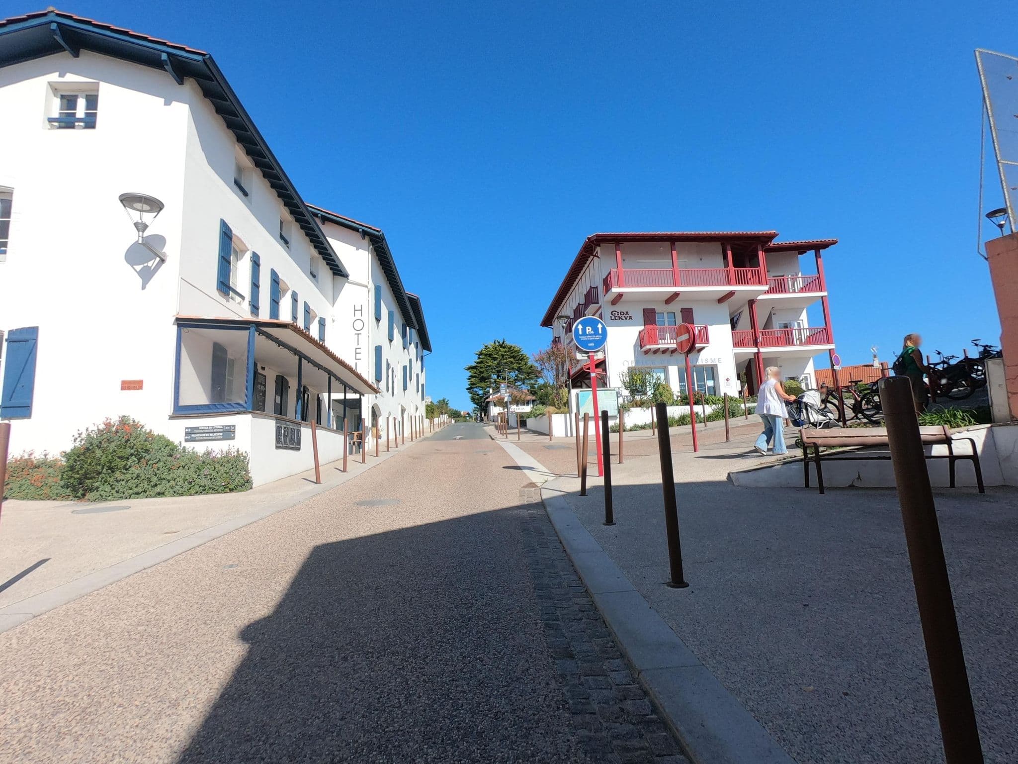 Street view near Hôtel Ouessant-Ty, Bidart — © txominh (CC BY-SA · Mapillary)